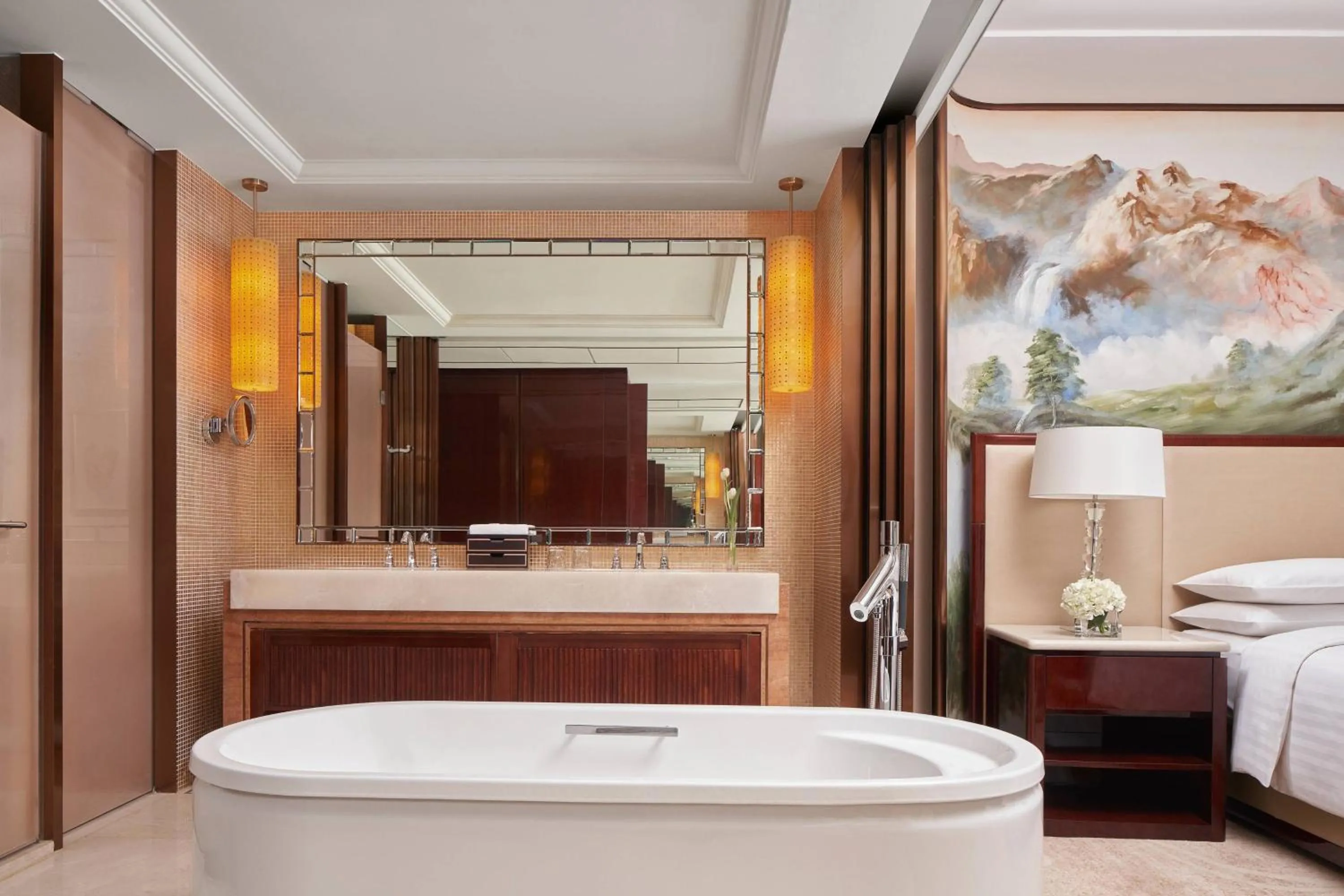 Bathroom, Bed in Yiwu Marriott Hotel