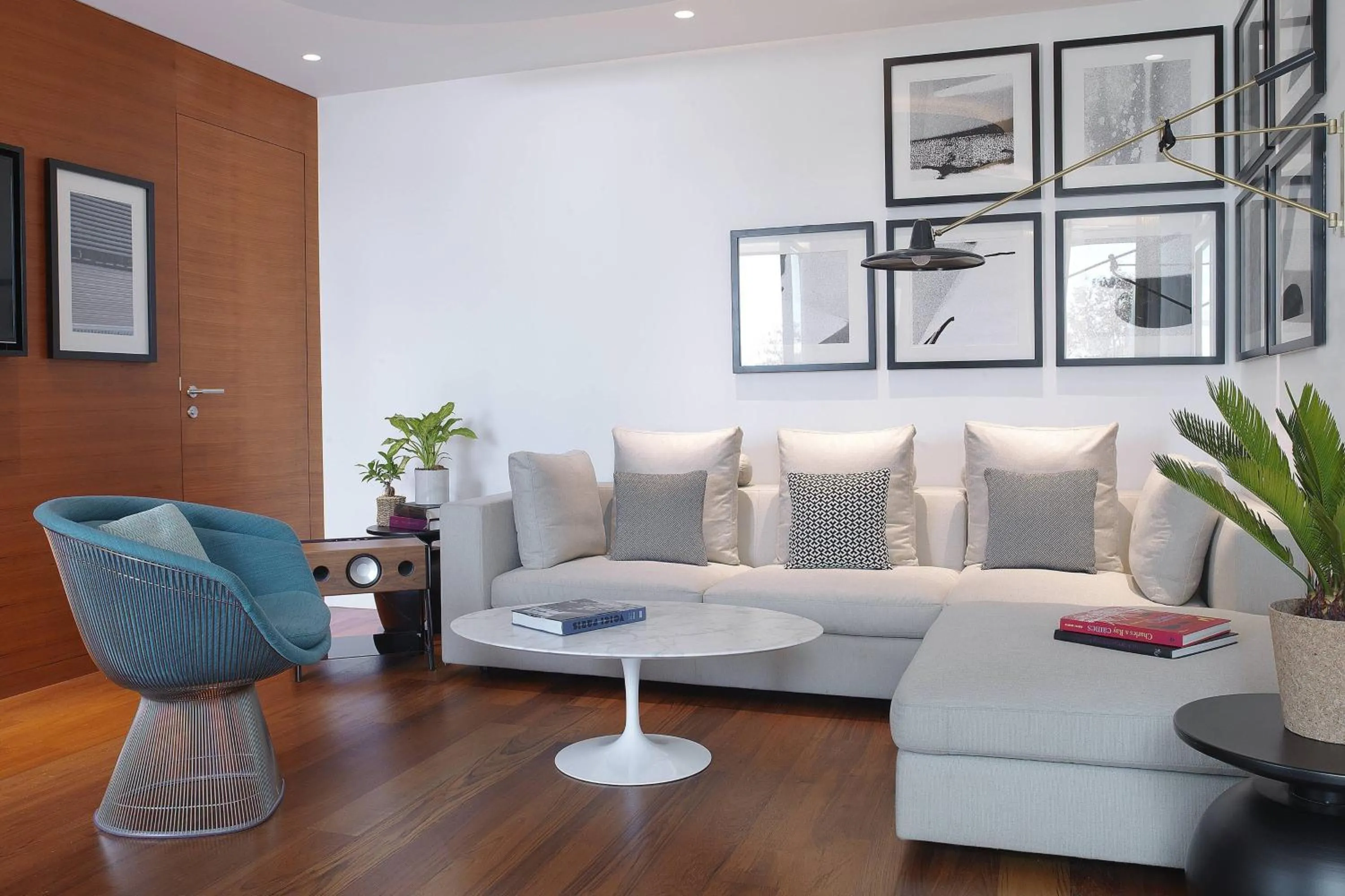 Living room in Renaissance Paris Republique Hotel & Spa