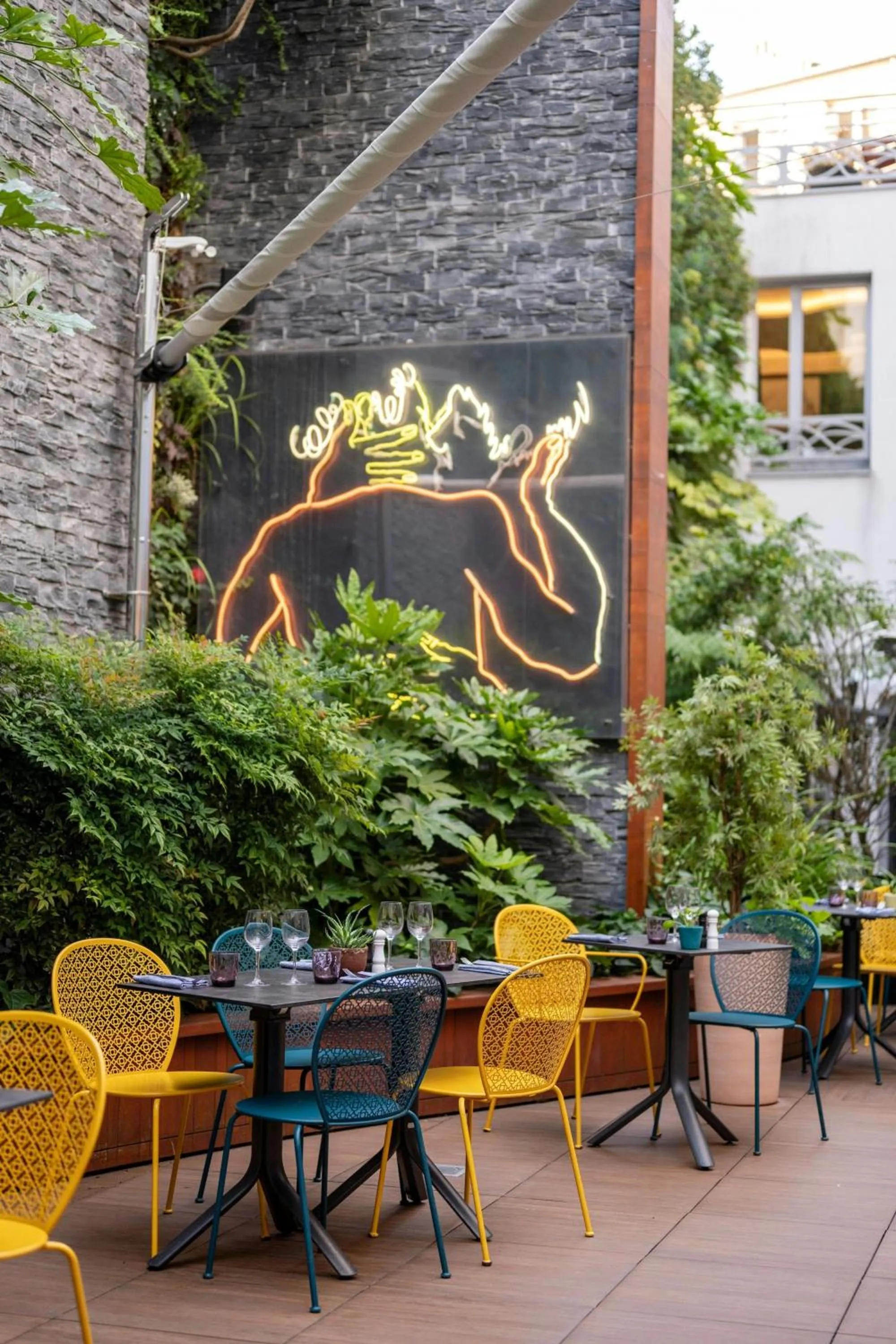 Restaurant/places to eat in Renaissance Paris Republique Hotel & Spa