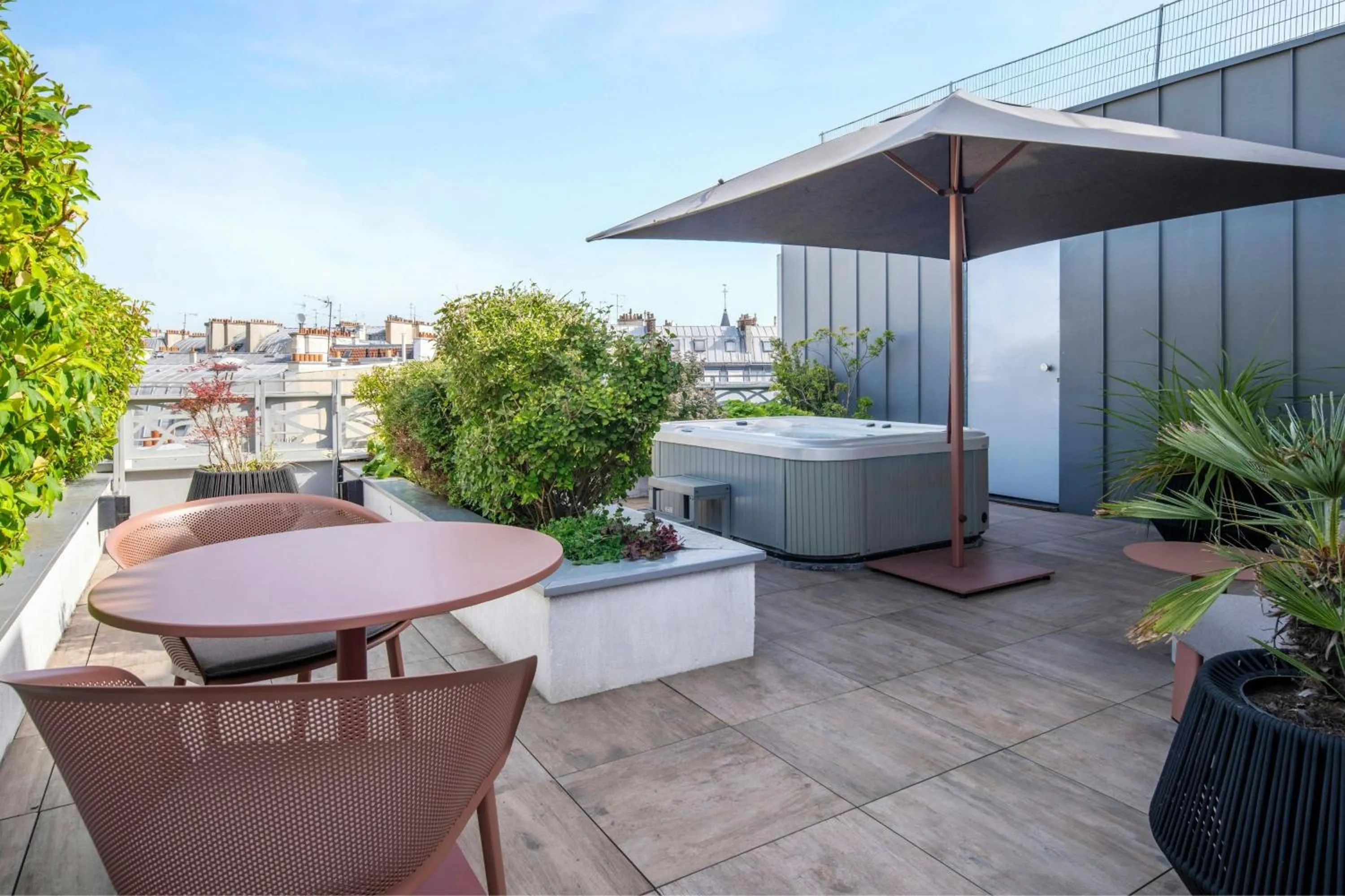 Photo of the whole room in Renaissance Paris Republique Hotel & Spa
