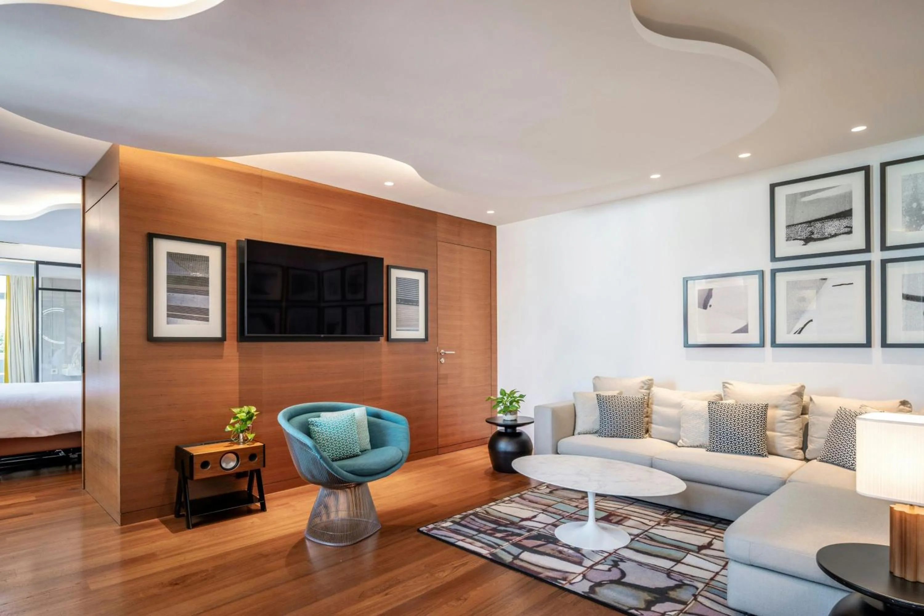 Lounge or bar in Renaissance Paris Republique Hotel & Spa