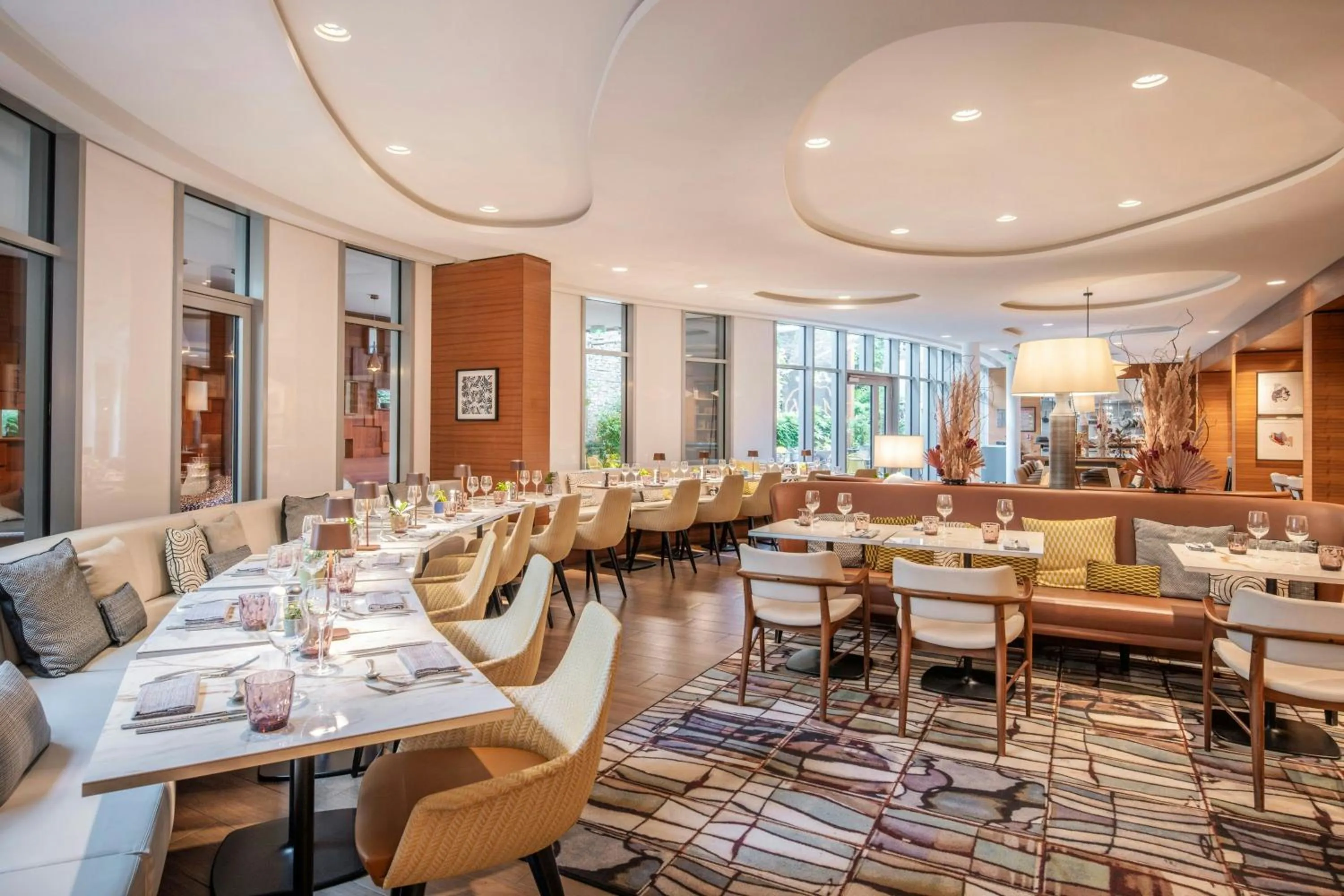 Restaurant/places to eat in Renaissance Paris Republique Hotel & Spa