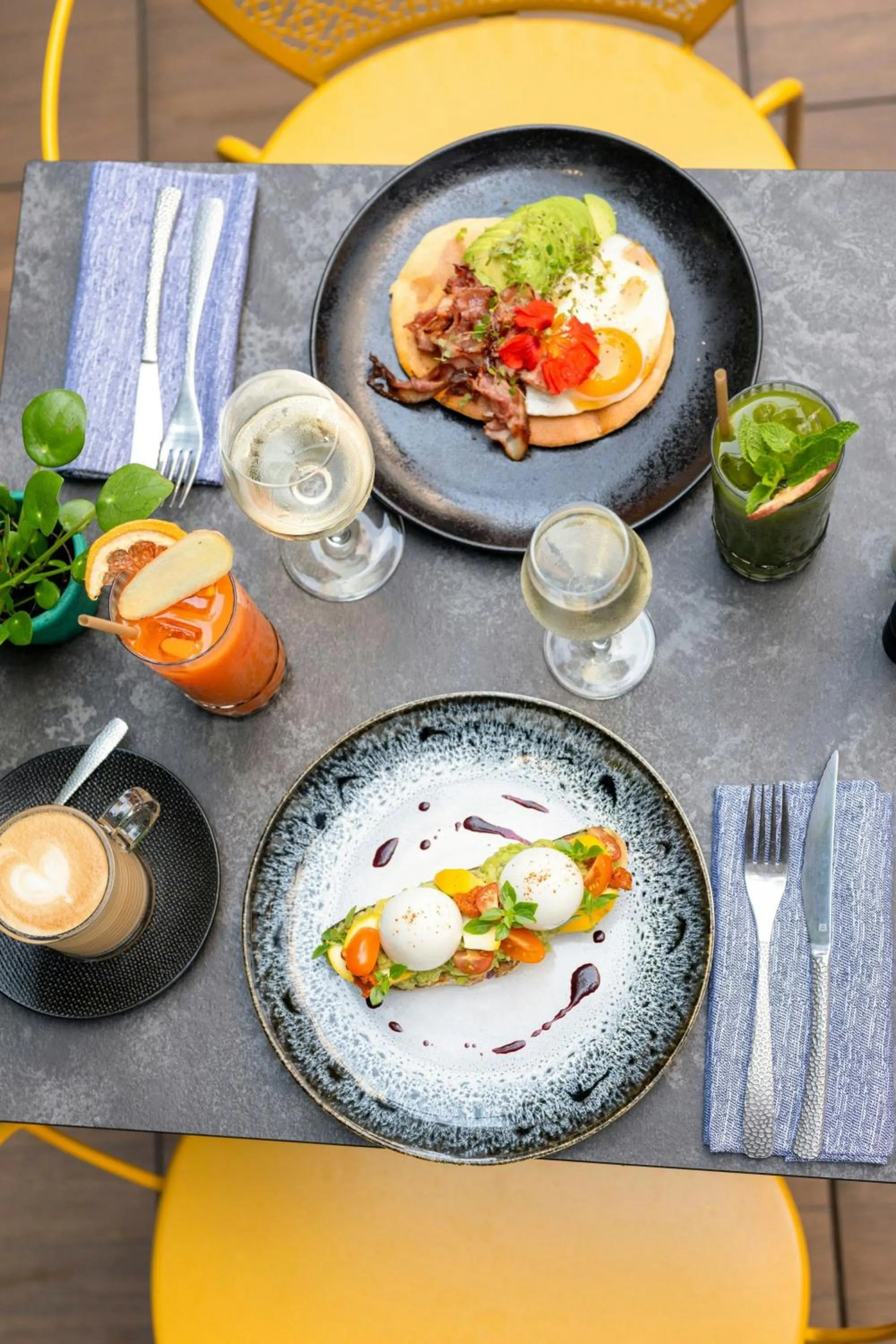 Restaurant/places to eat in Renaissance Paris Republique Hotel & Spa