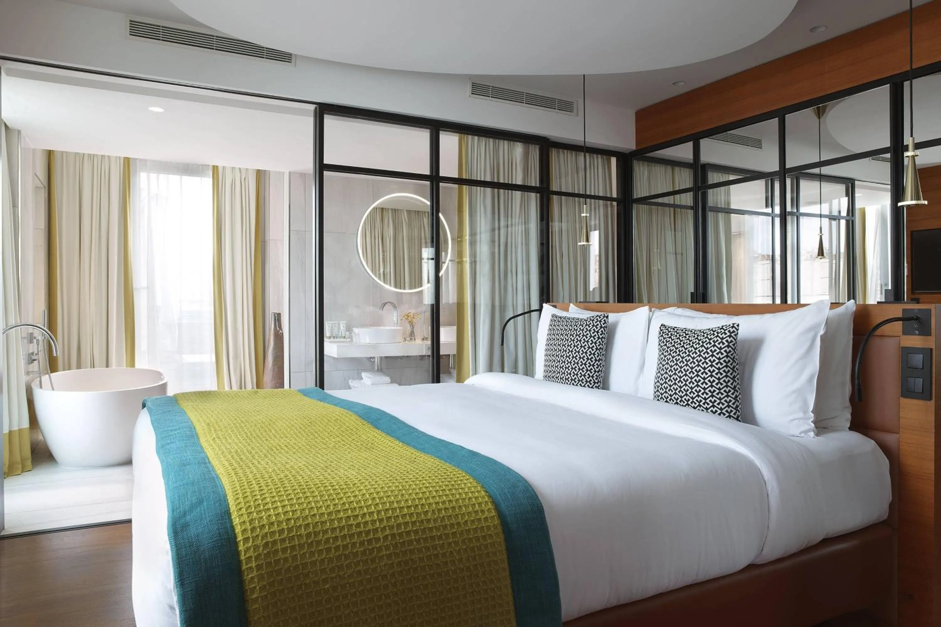 Bedroom, Bed in Renaissance Paris Republique Hotel & Spa