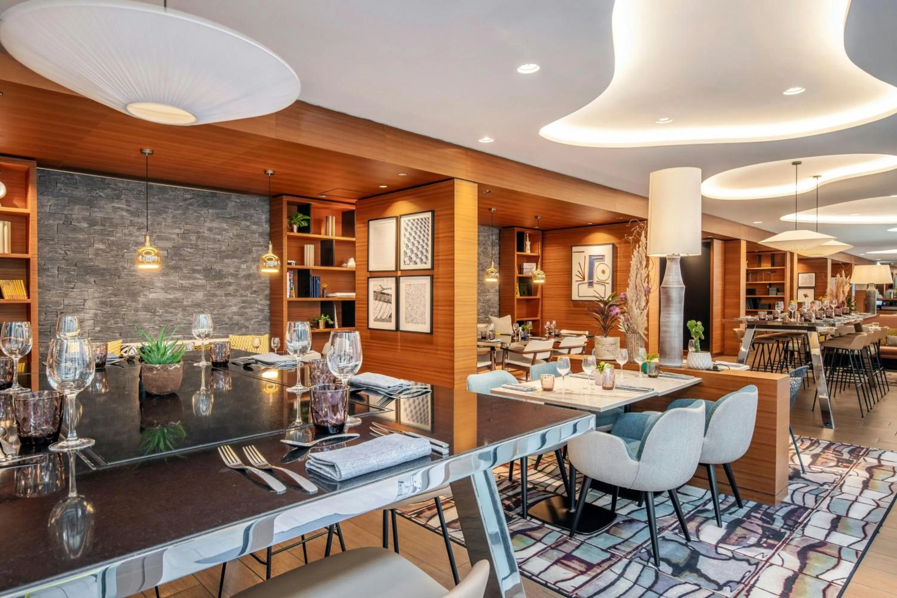 Restaurant/places to eat in Renaissance Paris Republique Hotel & Spa