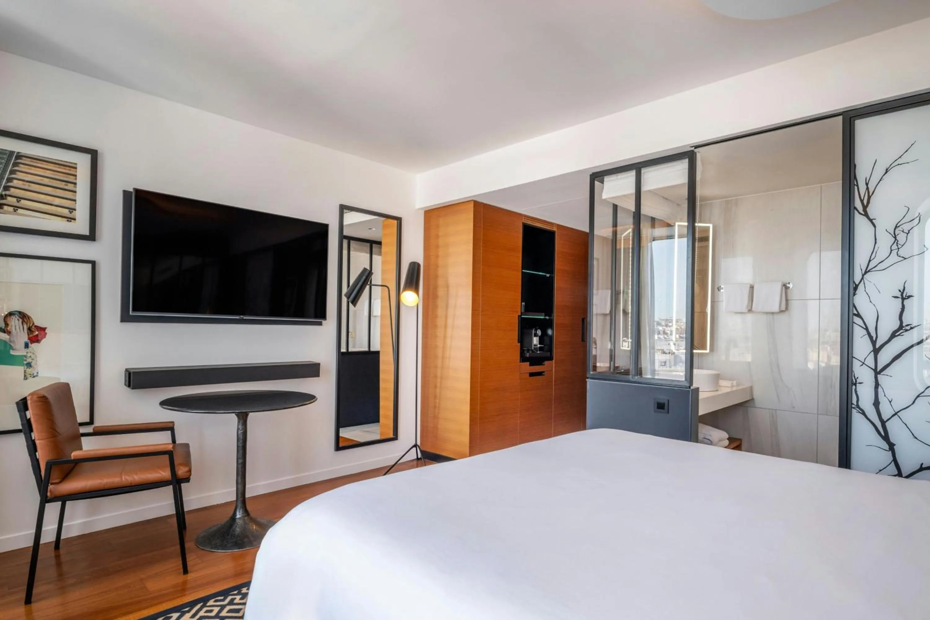 Bathroom, Bed in Renaissance Paris Republique Hotel & Spa