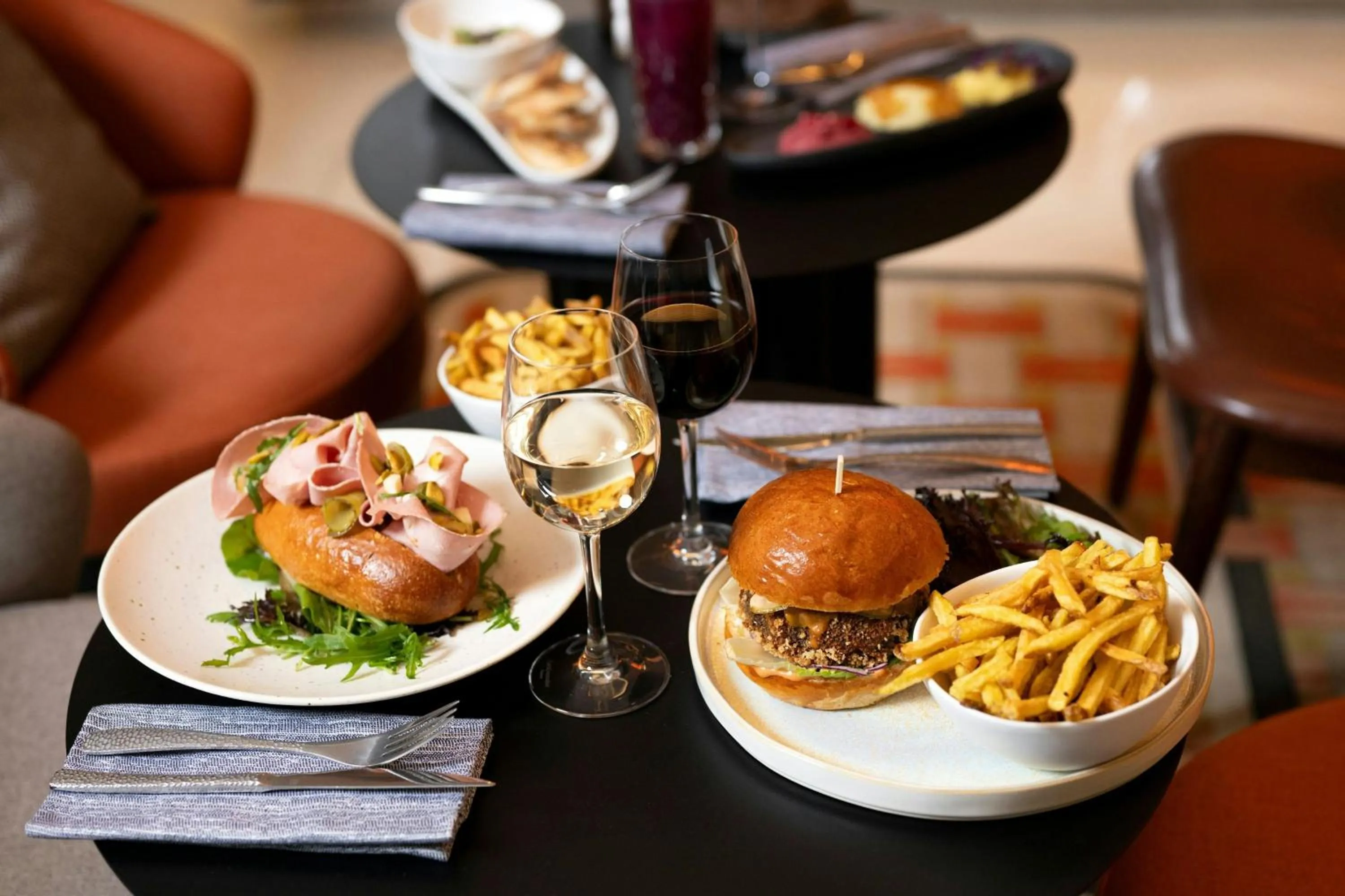 Lounge or bar in Renaissance Paris Republique Hotel & Spa