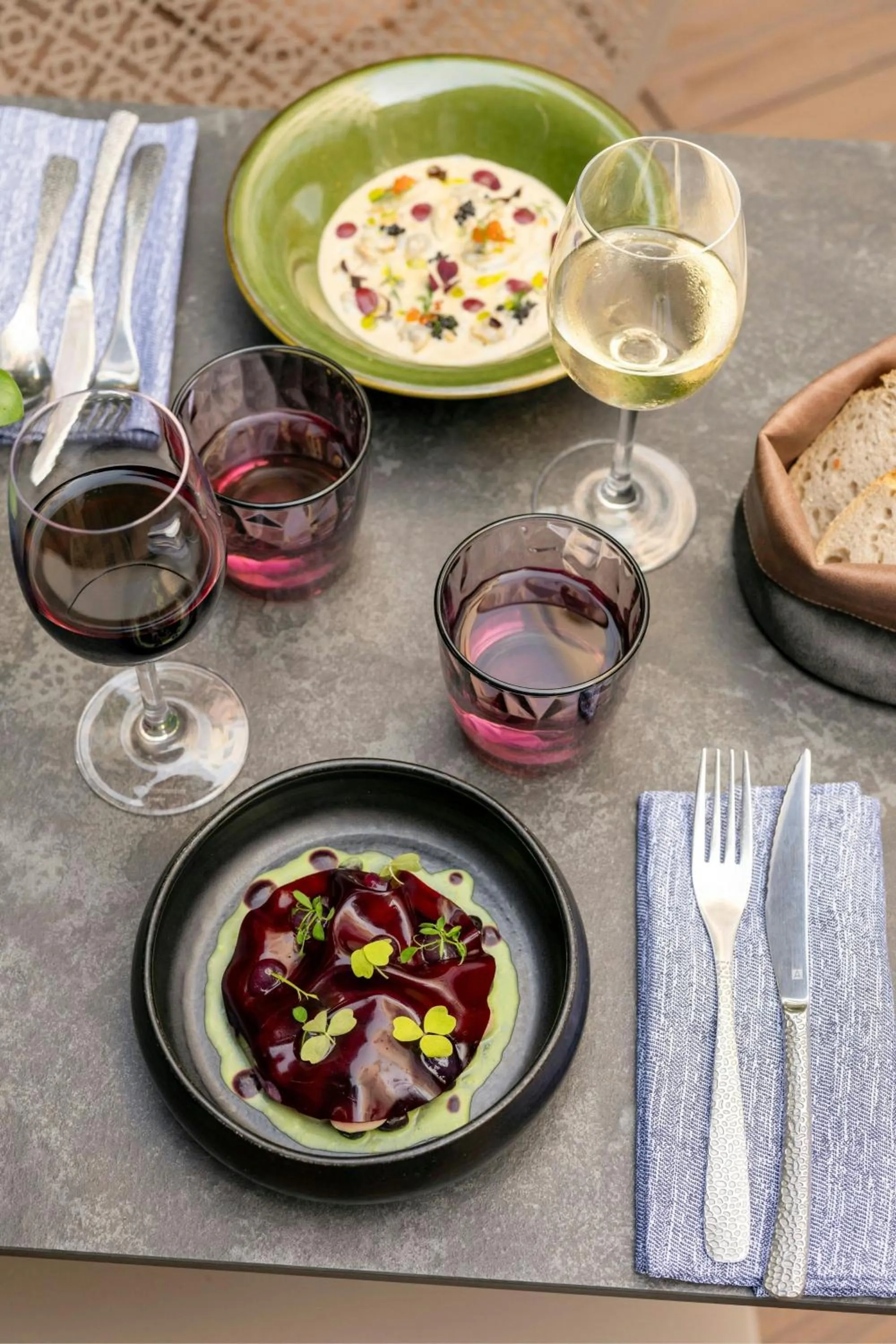 Restaurant/places to eat in Renaissance Paris Republique Hotel & Spa