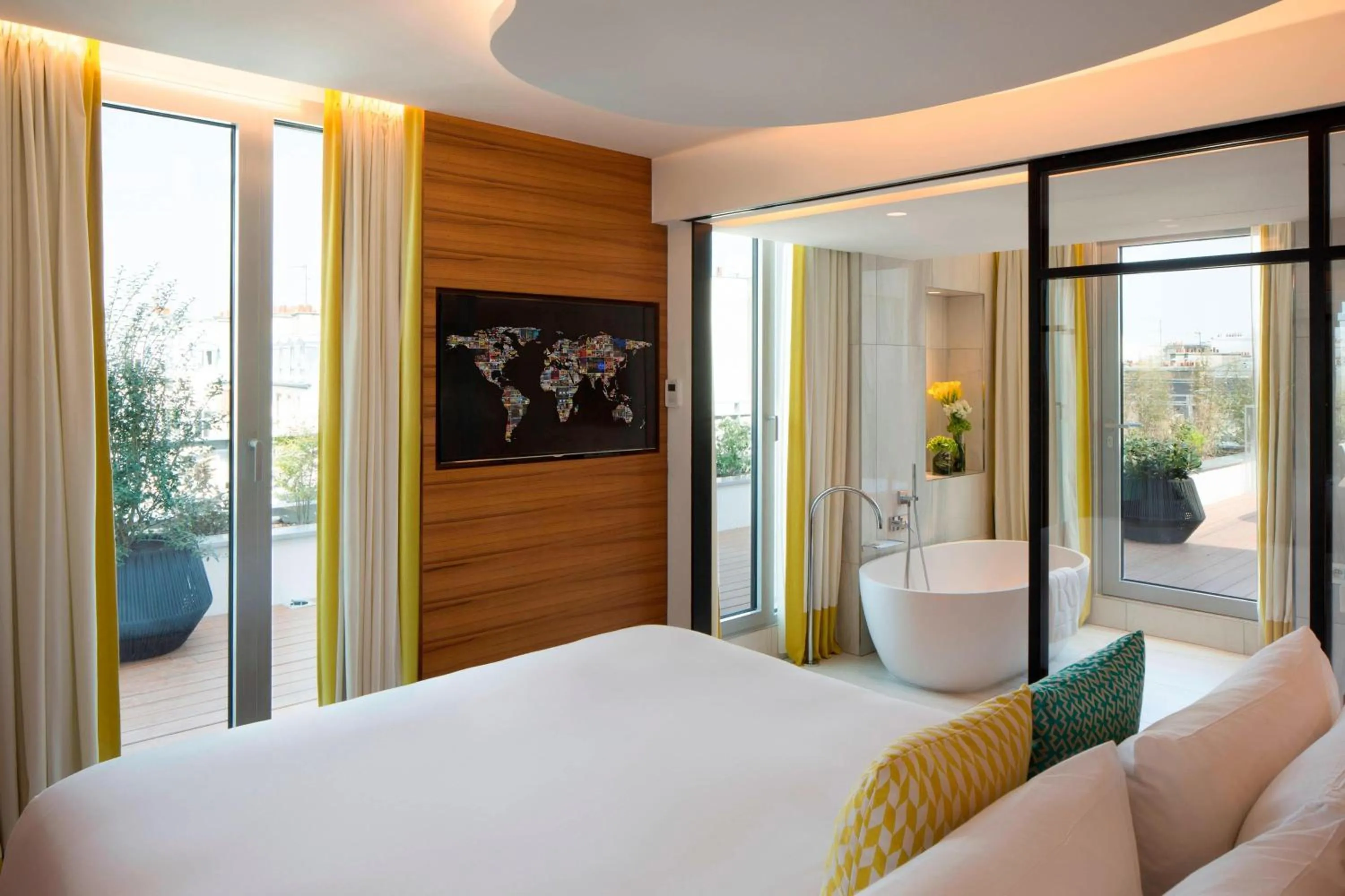 Photo of the whole room, Bed in Renaissance Paris Republique Hotel & Spa