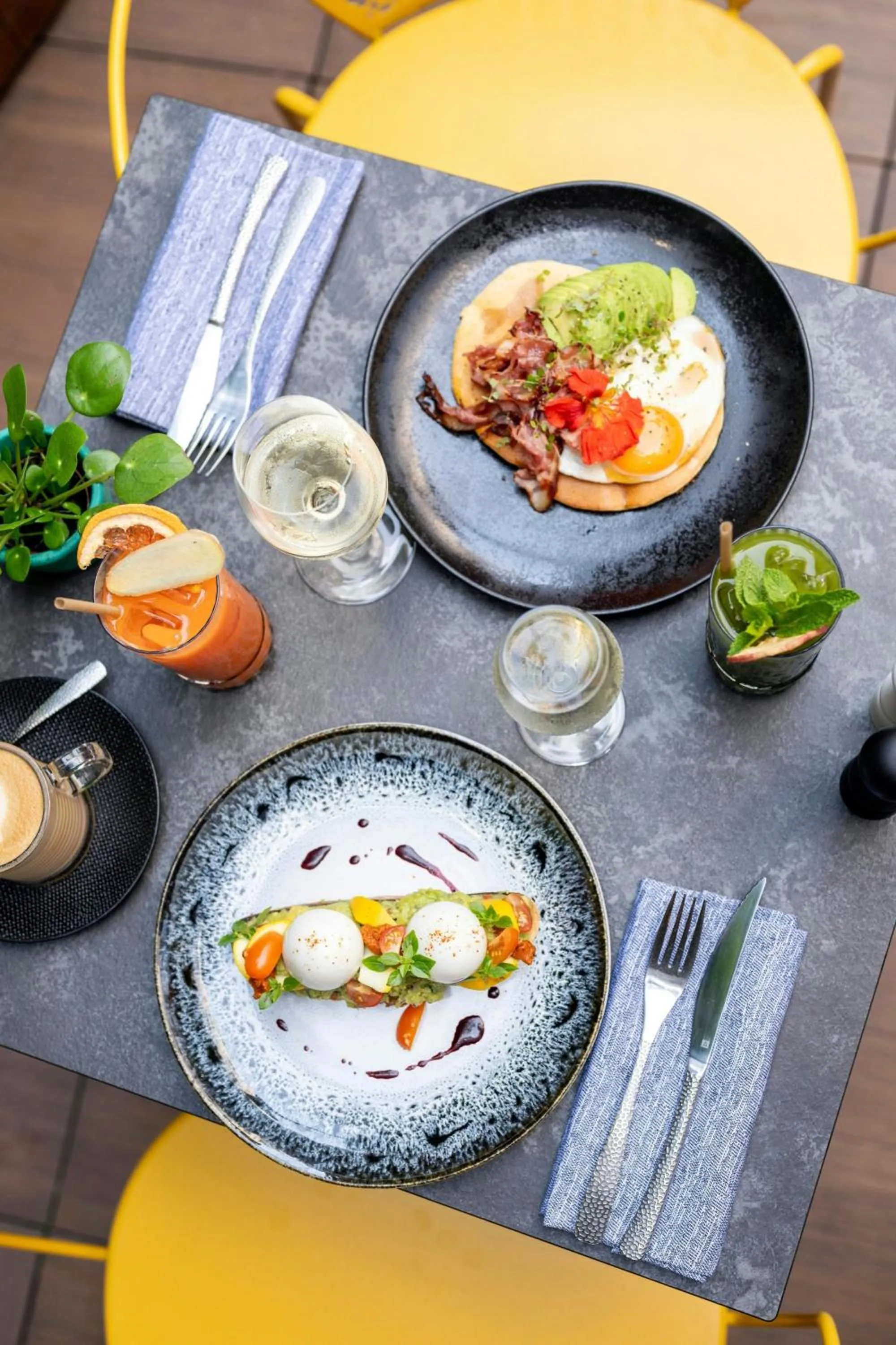 Restaurant/places to eat in Renaissance Paris Republique Hotel & Spa