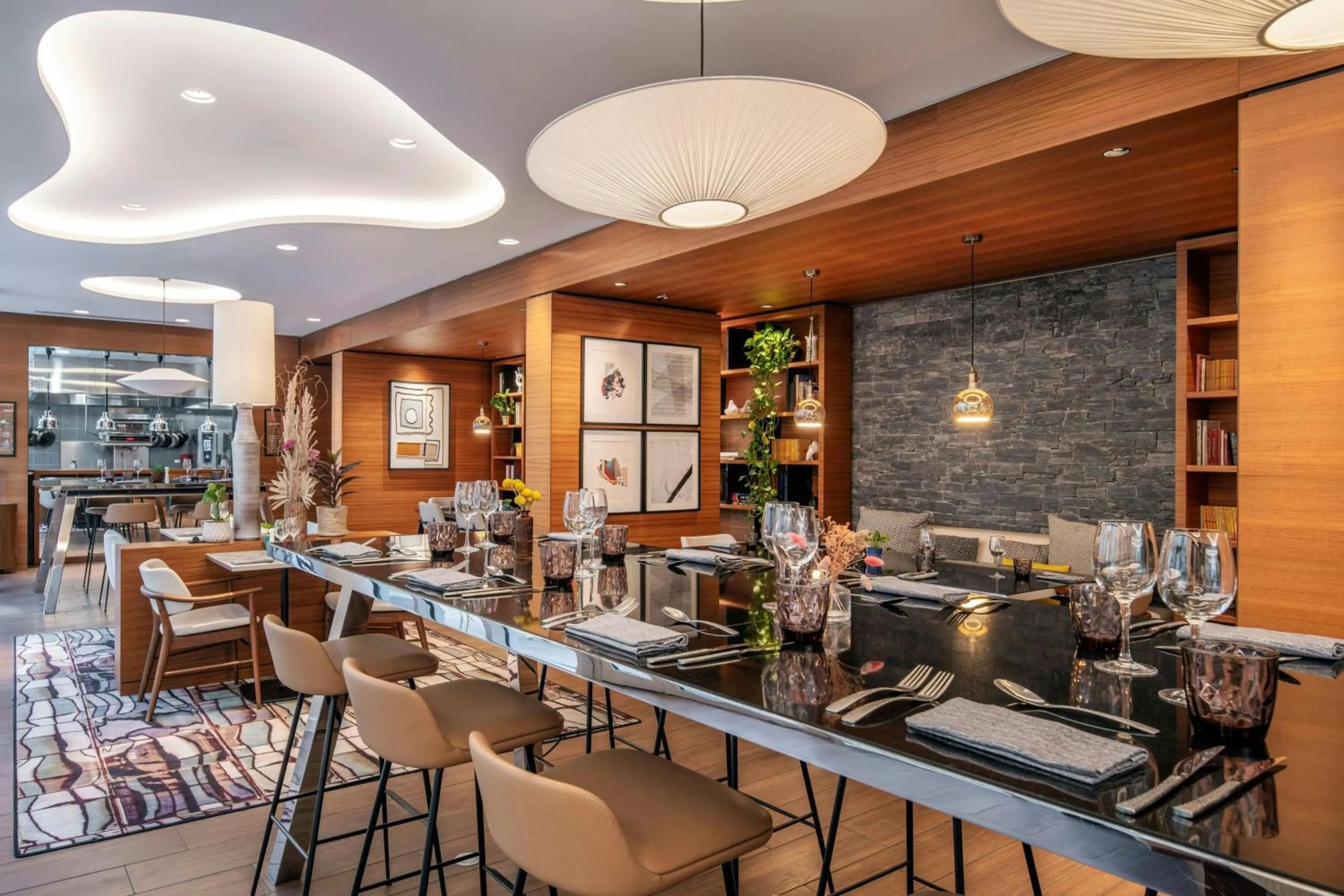 Restaurant/places to eat in Renaissance Paris Republique Hotel & Spa