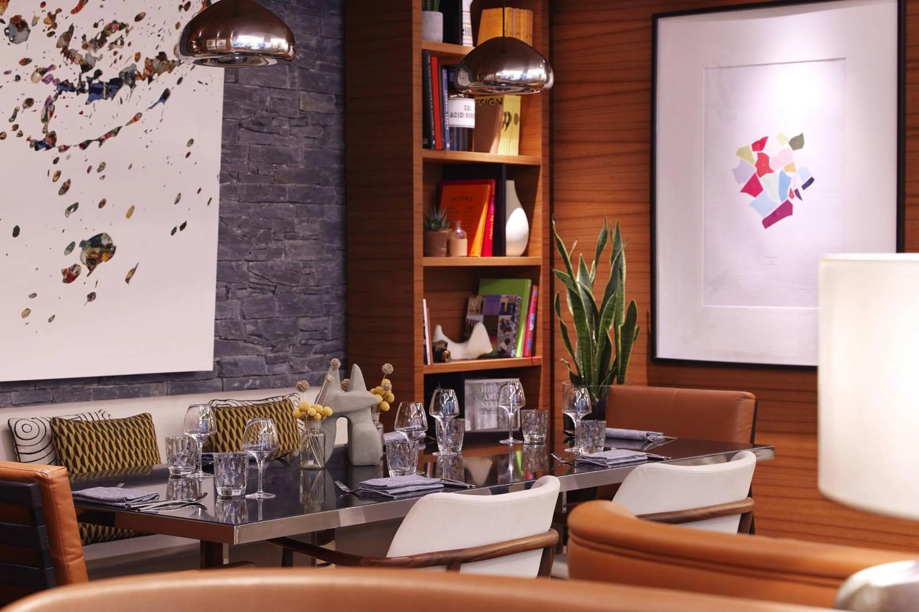 Restaurant/places to eat in Renaissance Paris Republique Hotel & Spa