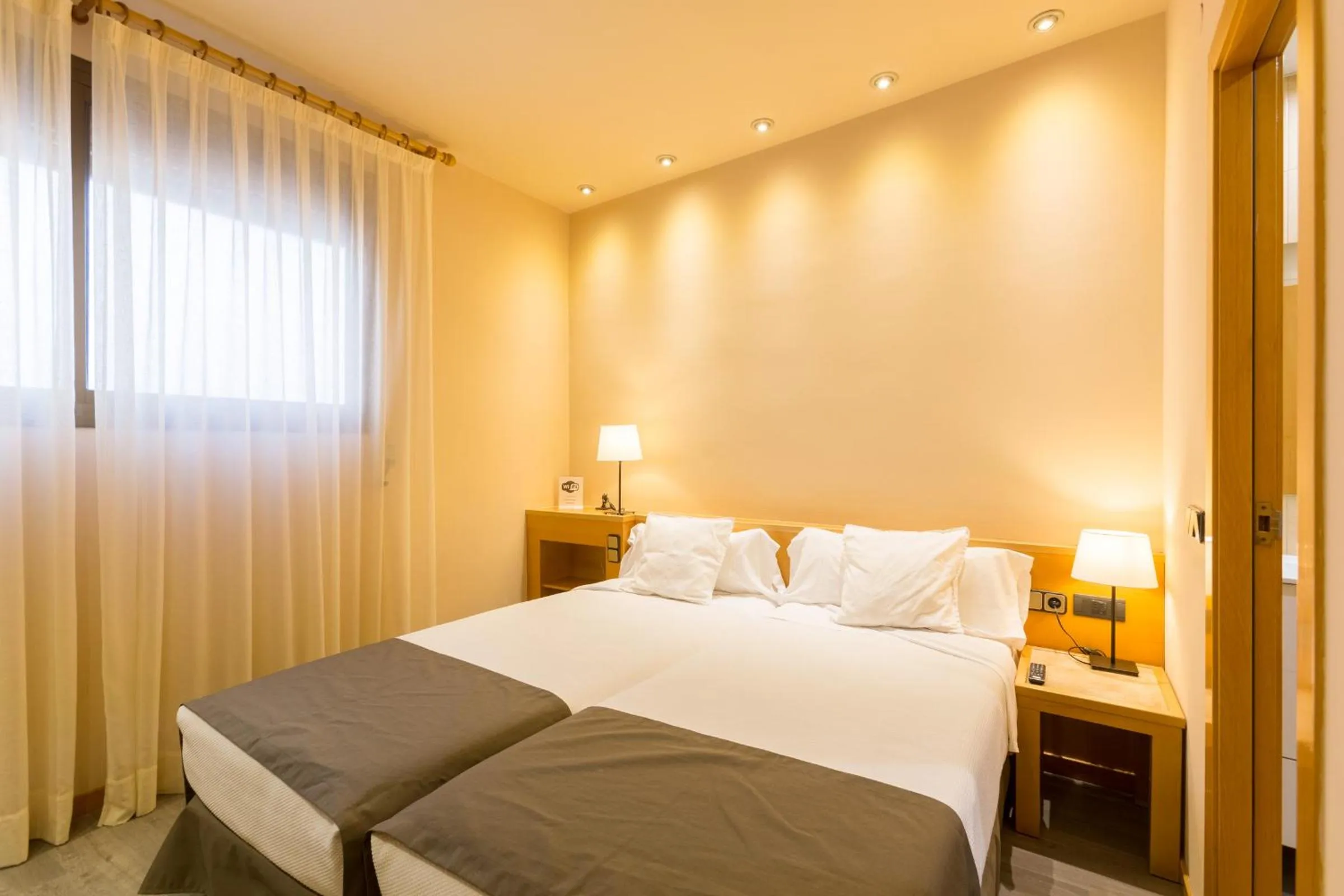 Decorative detail, Bed in Apartamentos DV