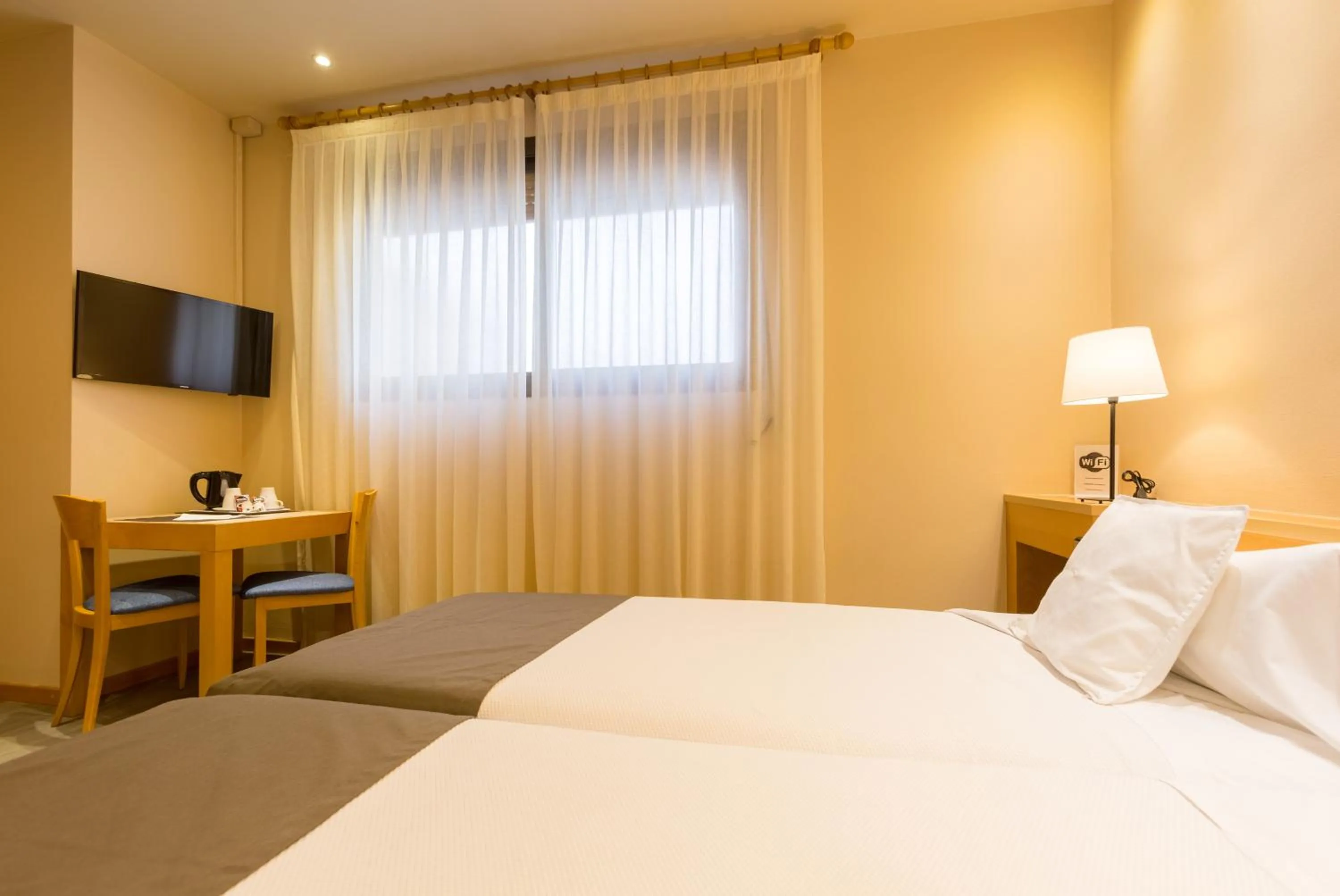 Photo of the whole room, Bed in Apartamentos DV