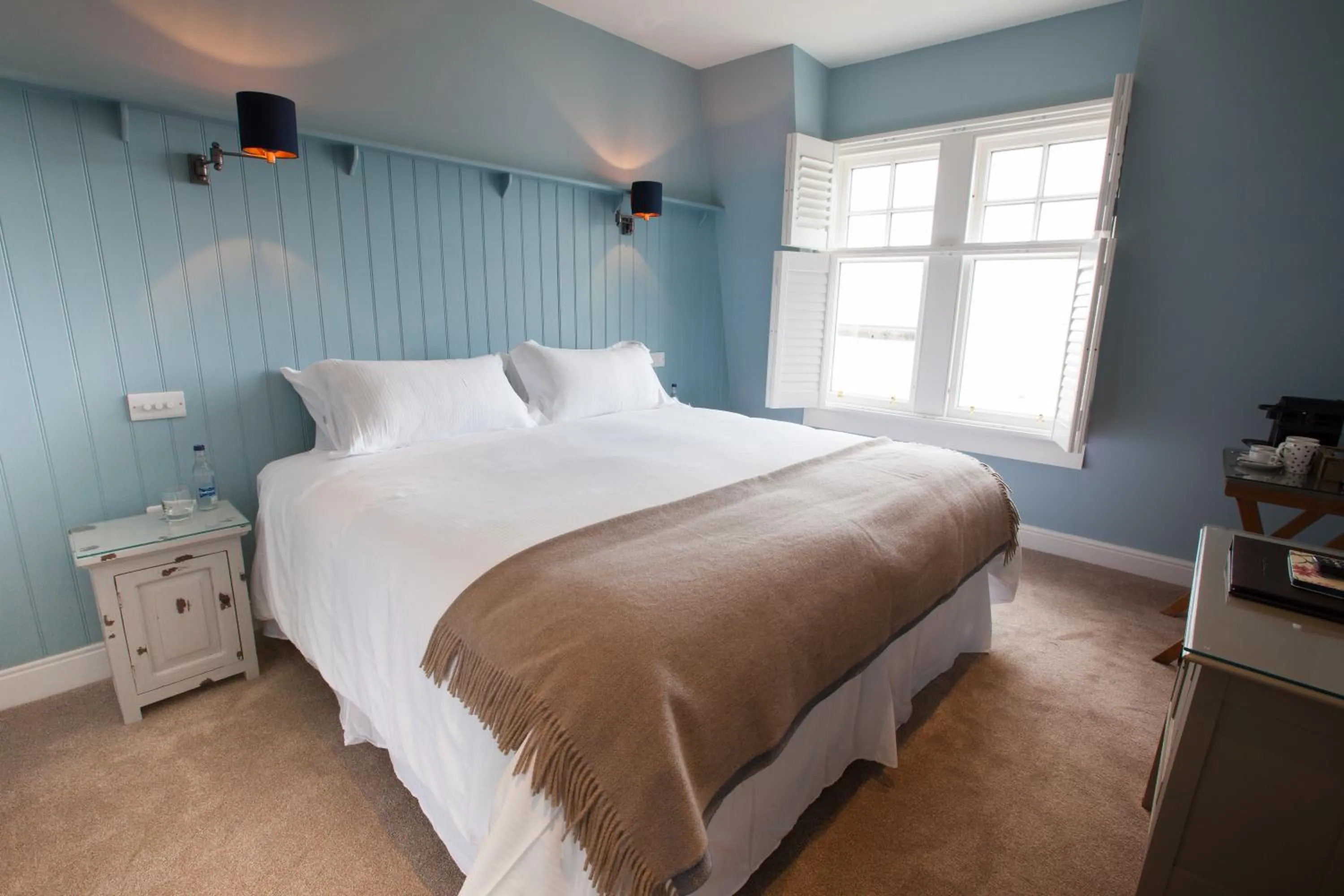 Bedroom, Bed in The Ship Inn