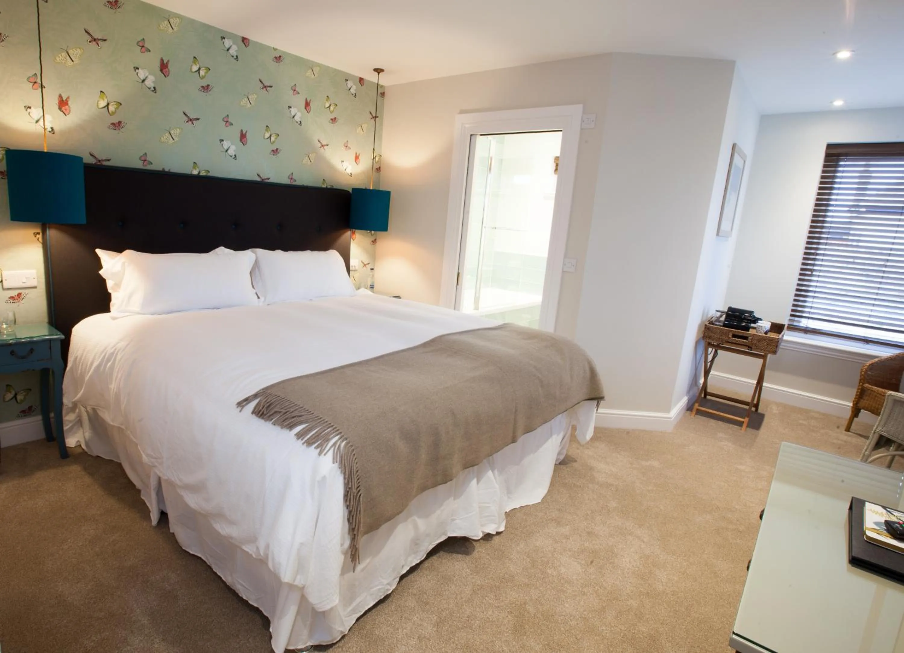 Bedroom, Bed in The Ship Inn