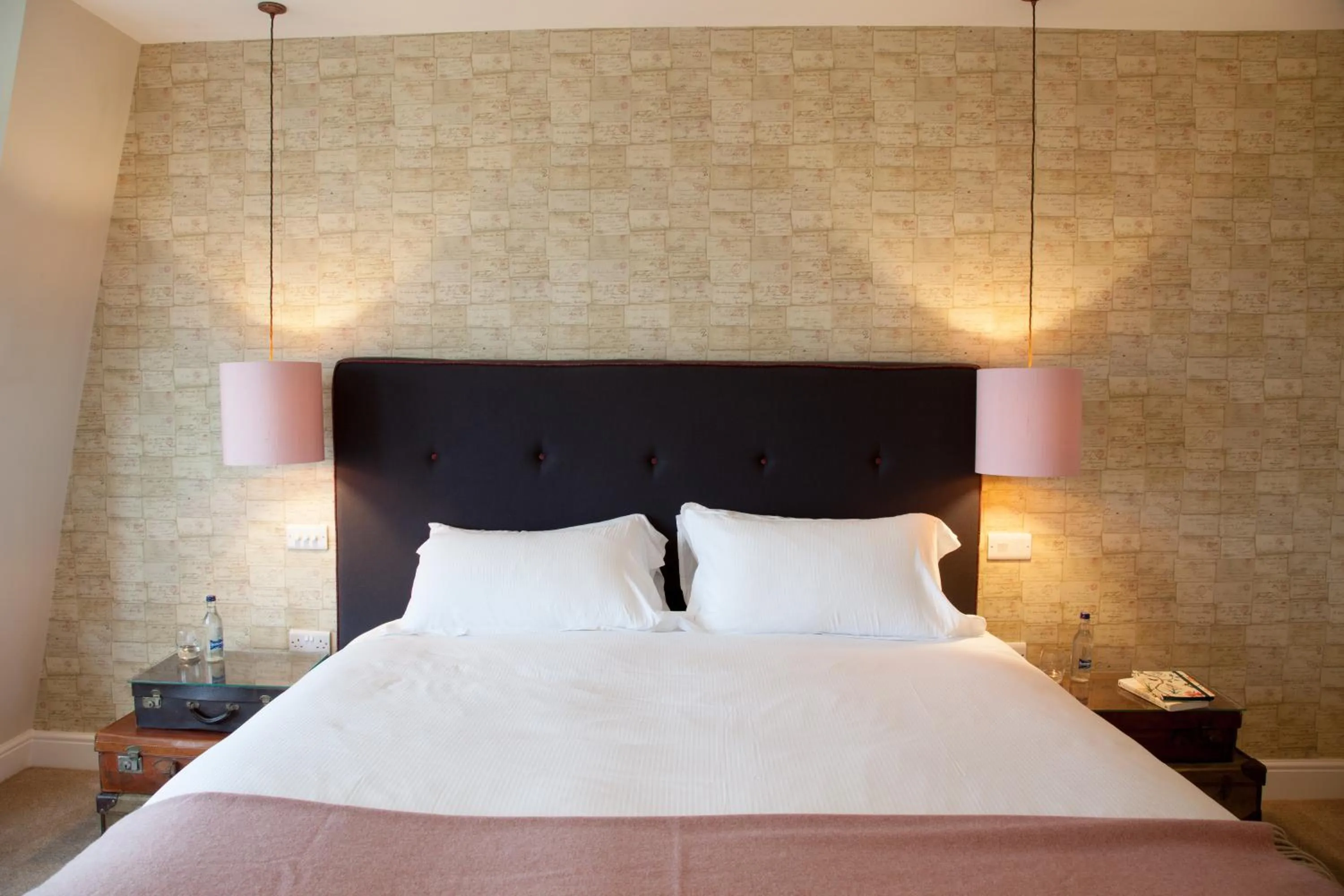 Bedroom, Bed in The Ship Inn