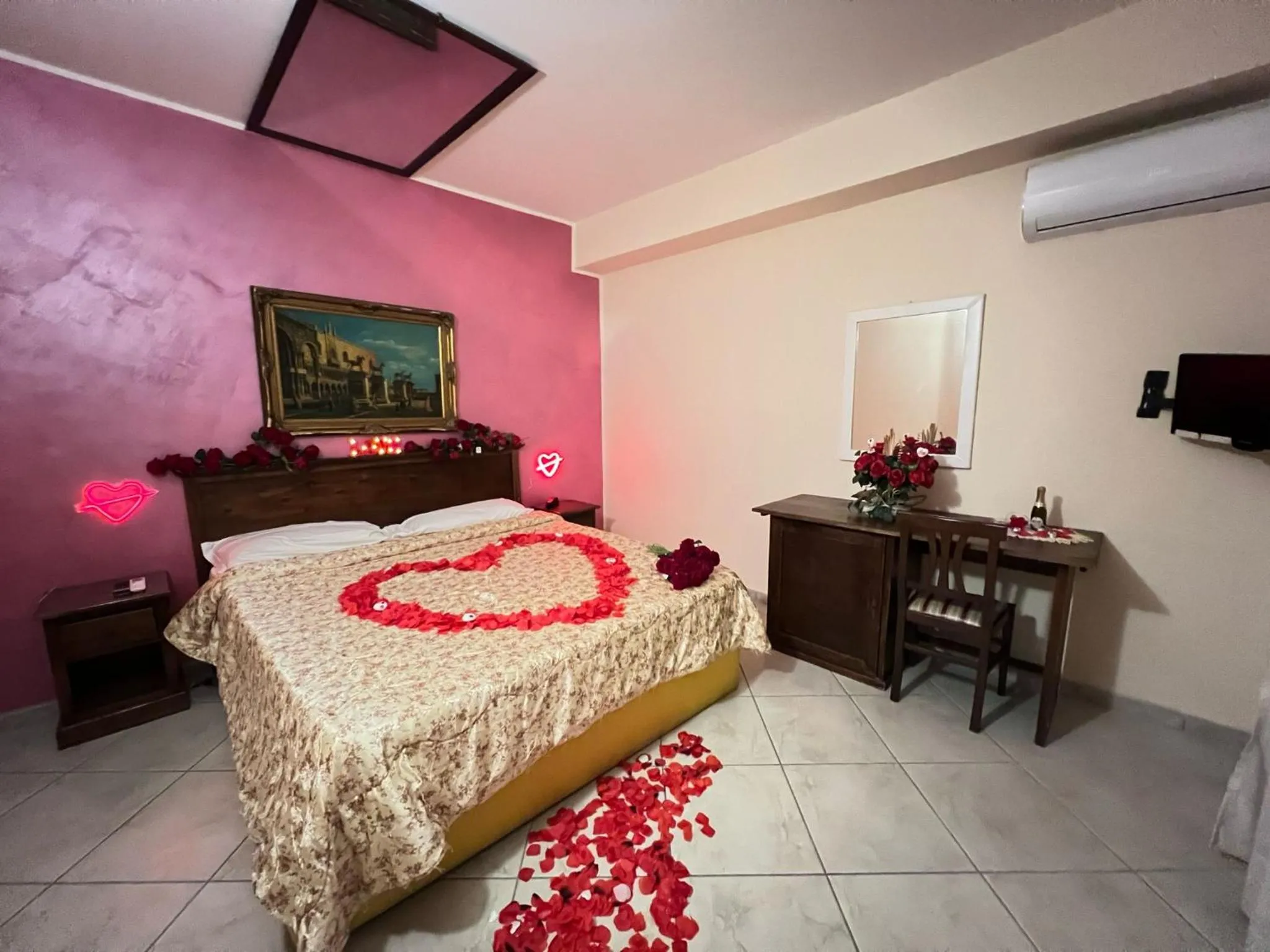 Bed in Hotel Happy Days