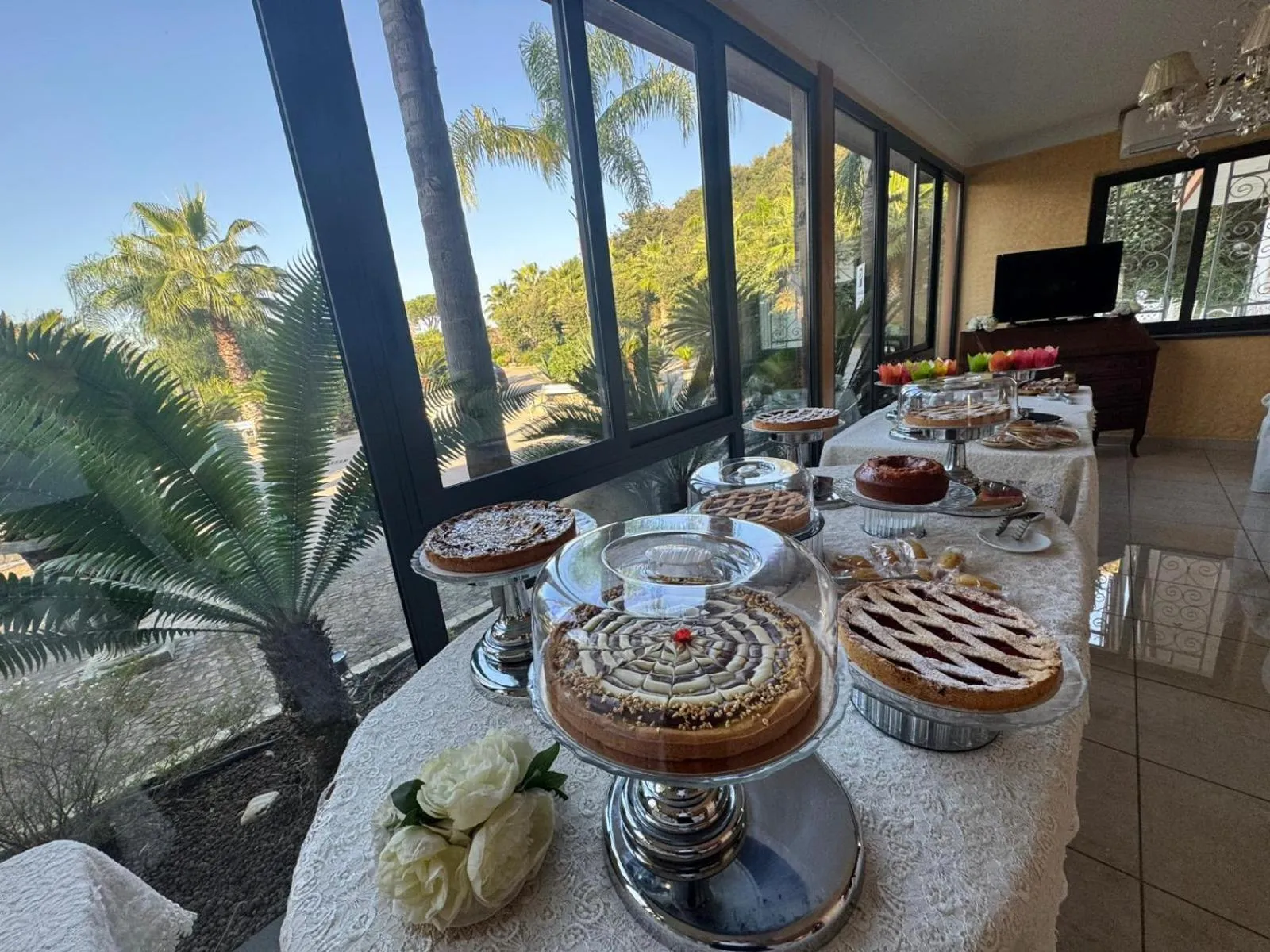 Breakfast in Hotel Happy Days