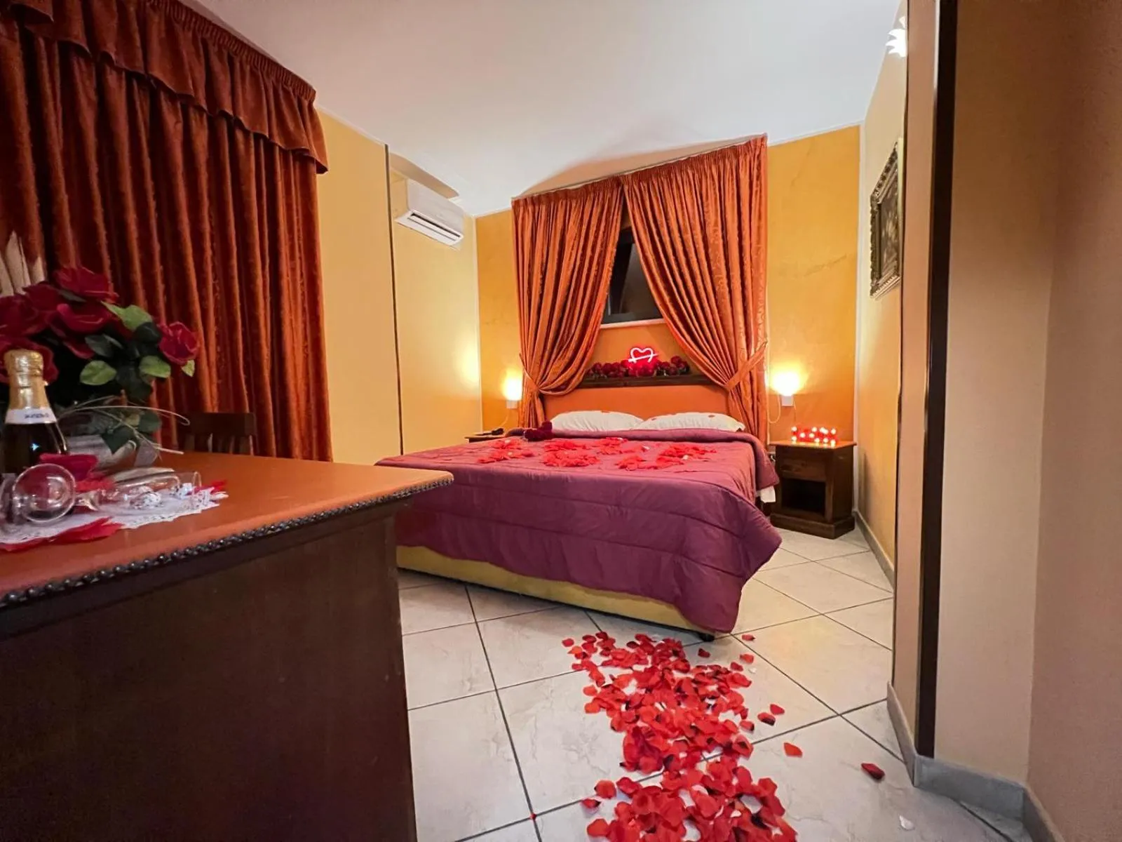 Bed in Hotel Happy Days