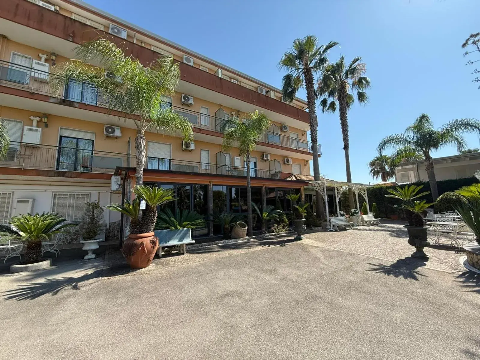 Property building in Hotel Happy Days Property building in Hotel Happy Days