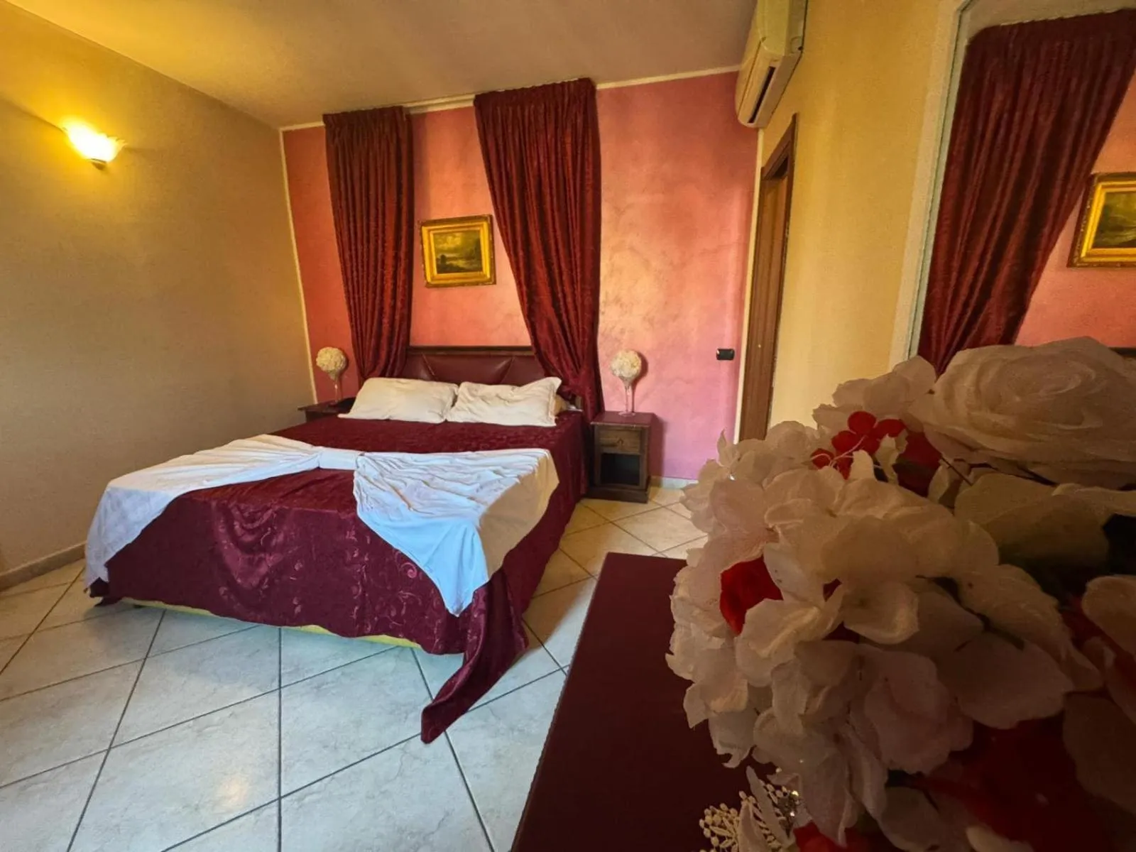 Bed in Hotel Happy Days