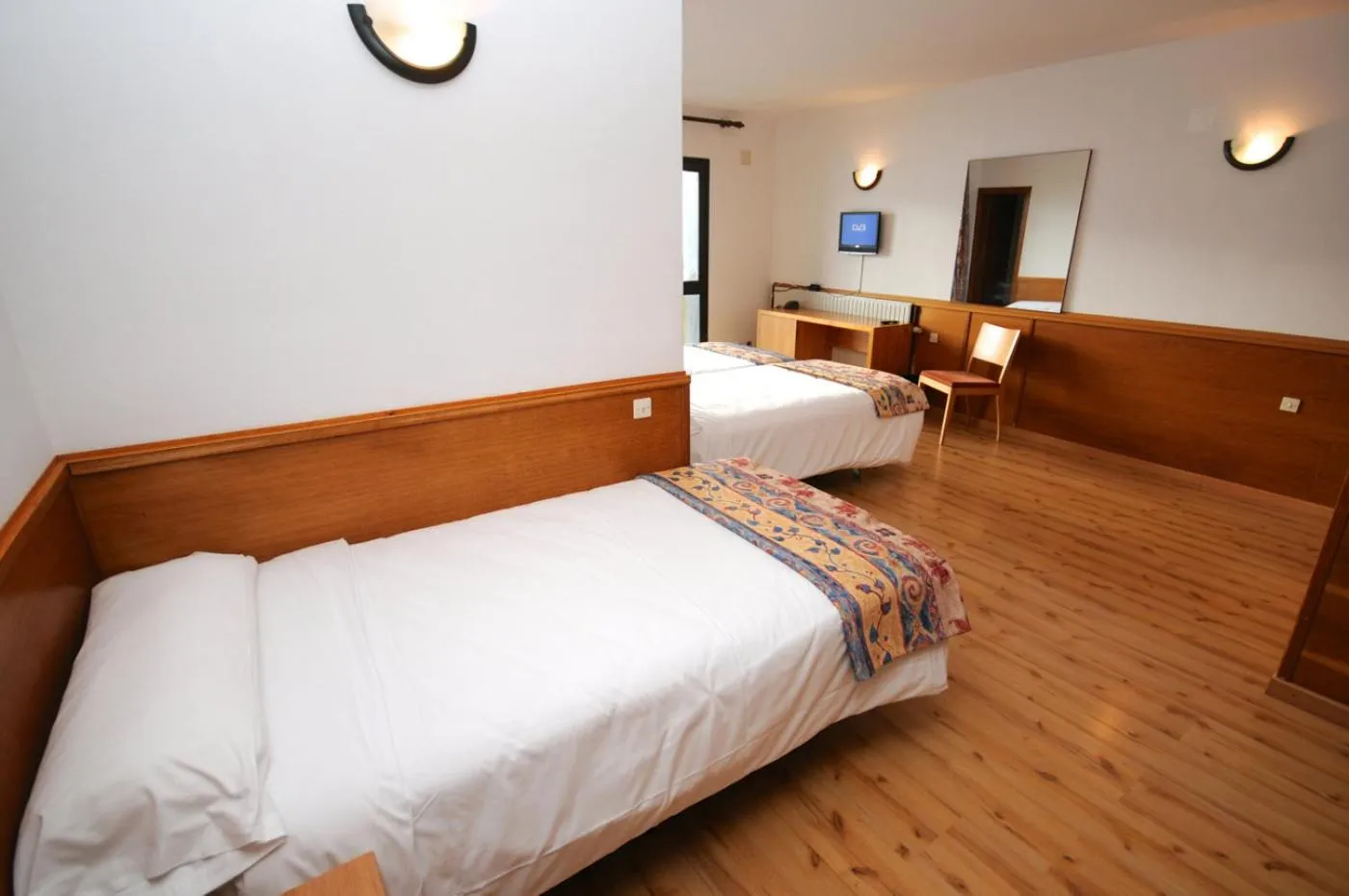 Photo of the whole room, Bed in Pic Maià Mountain Hotel