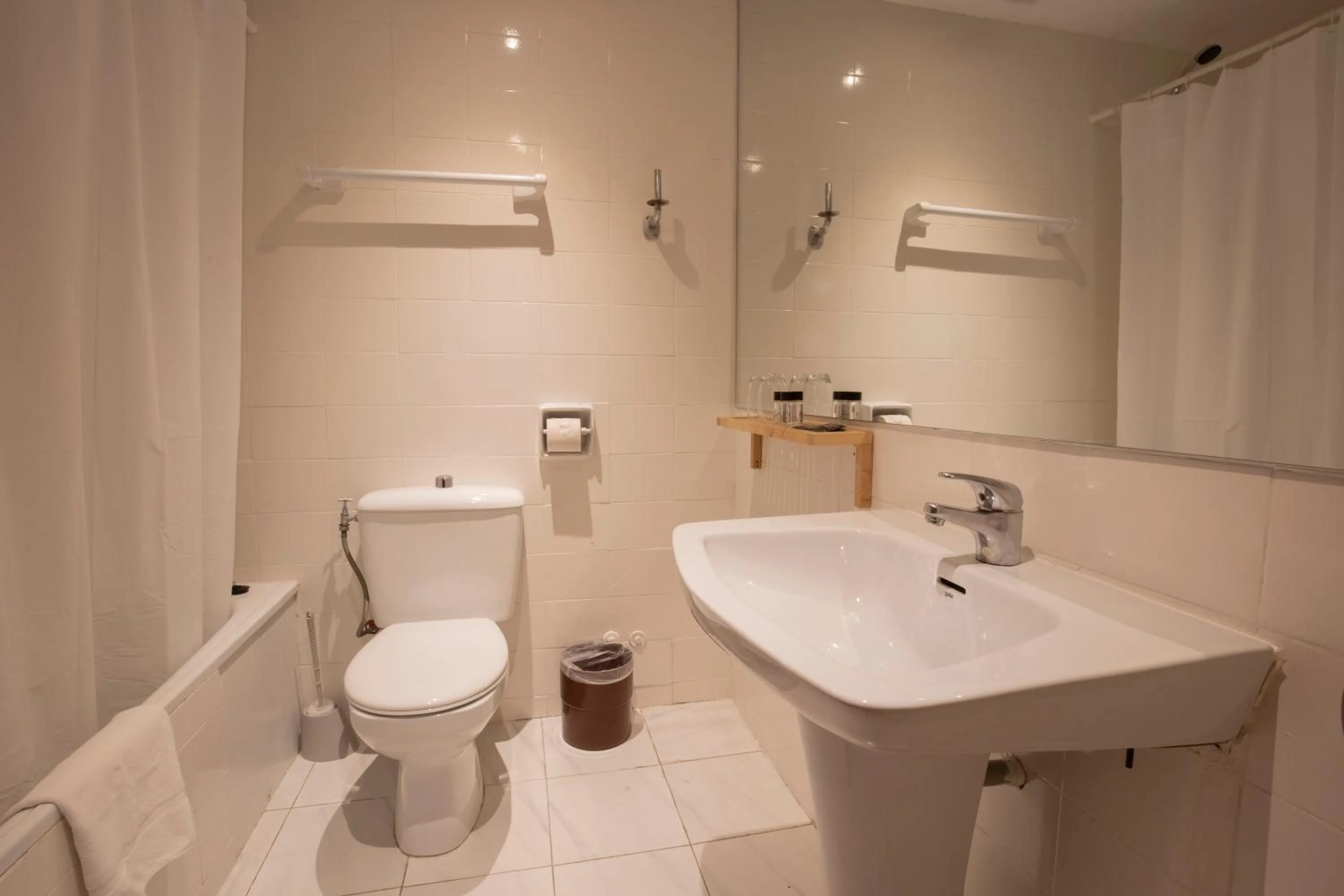 Shower in Pic Maià Mountain Hotel