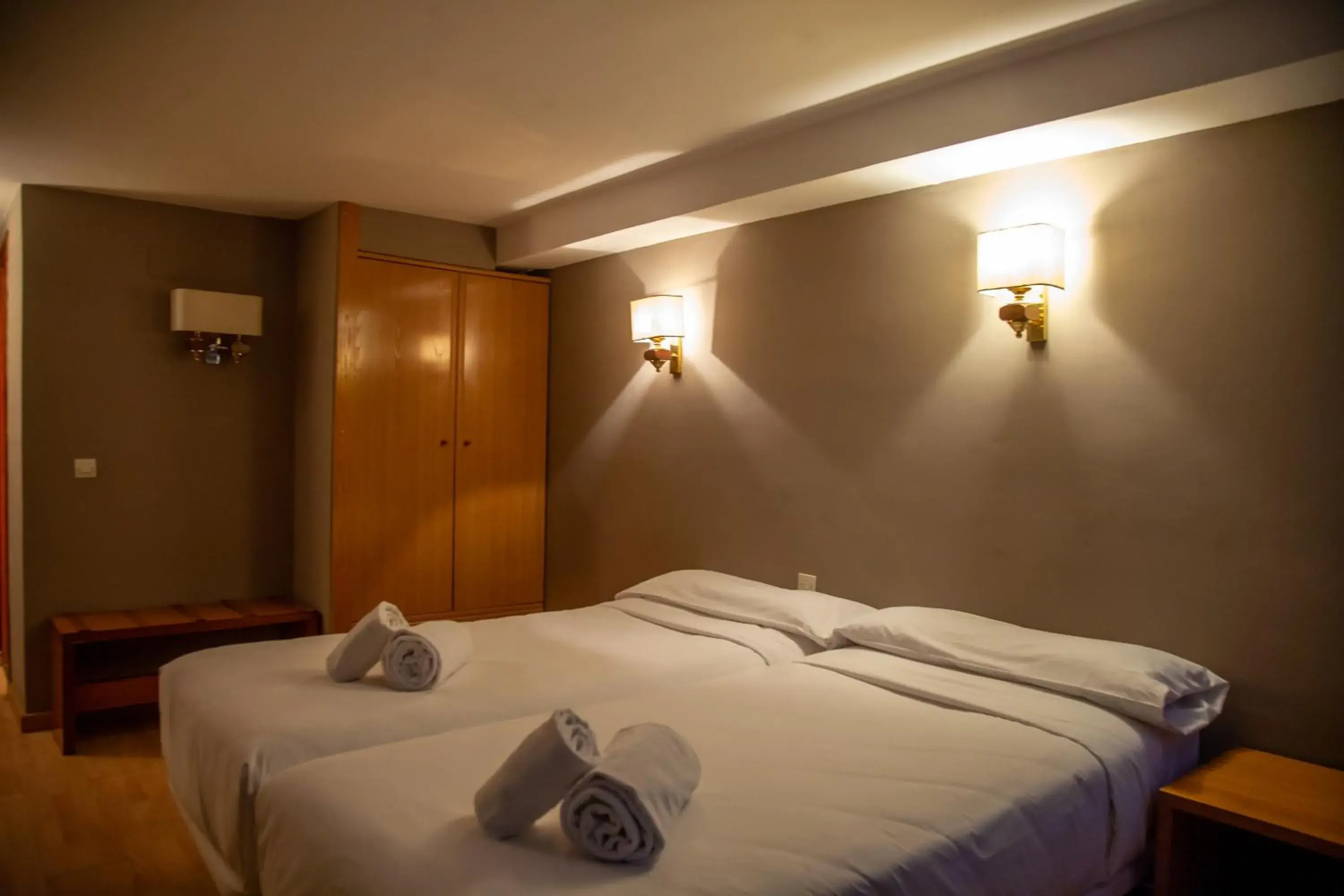 Twin Room in Pic Maià Mountain Hotel Twin Room in Pic Maià Mountain Hotel