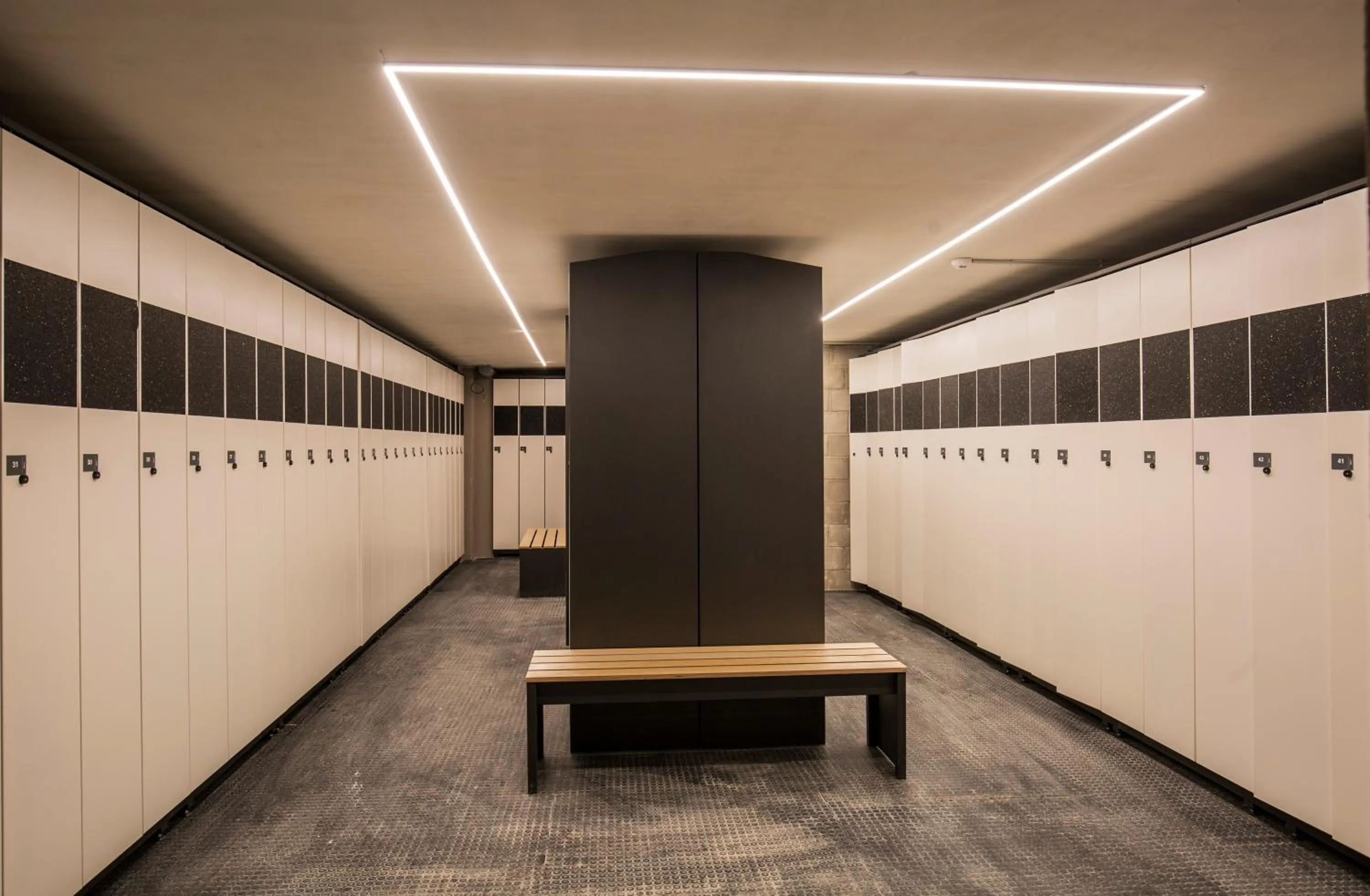 Skiing in Pic Maià Mountain Hotel