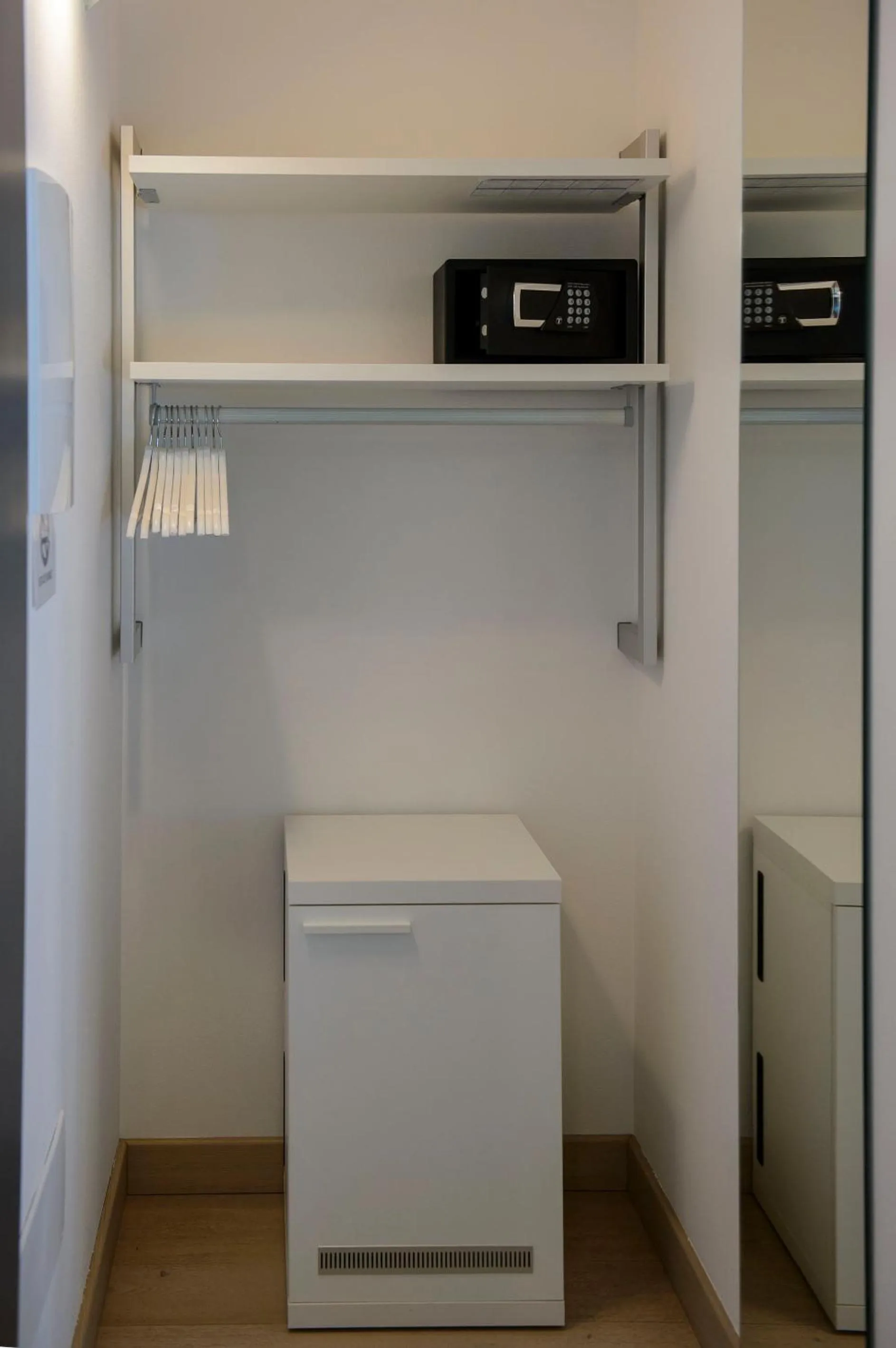 wardrobe in Borgo San Nazzaro