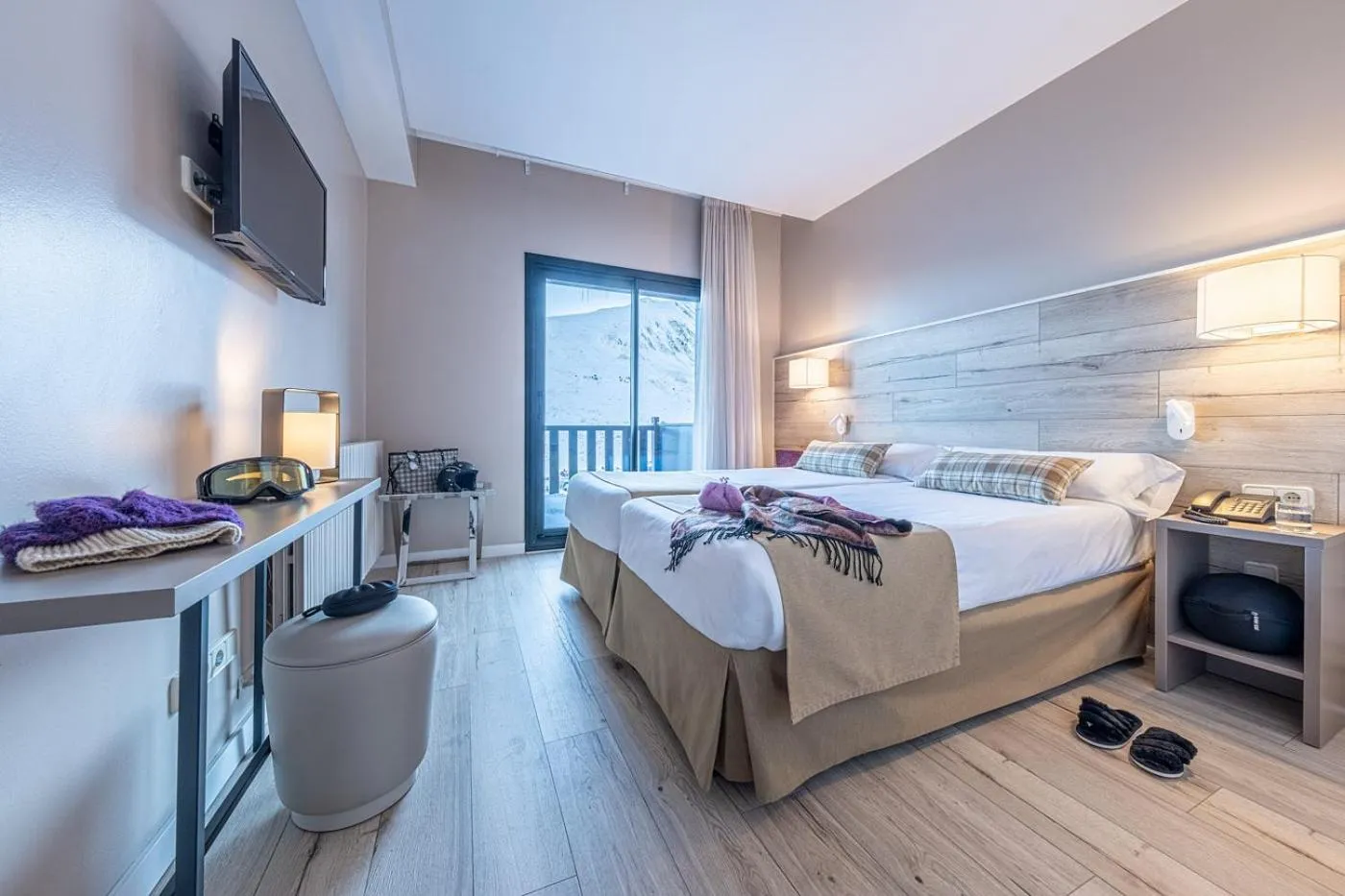 Bedroom, Bed in Hotel Caribou