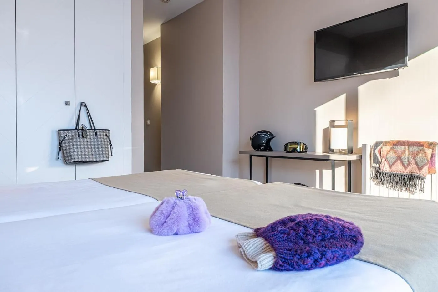 Bed in Hotel Caribou