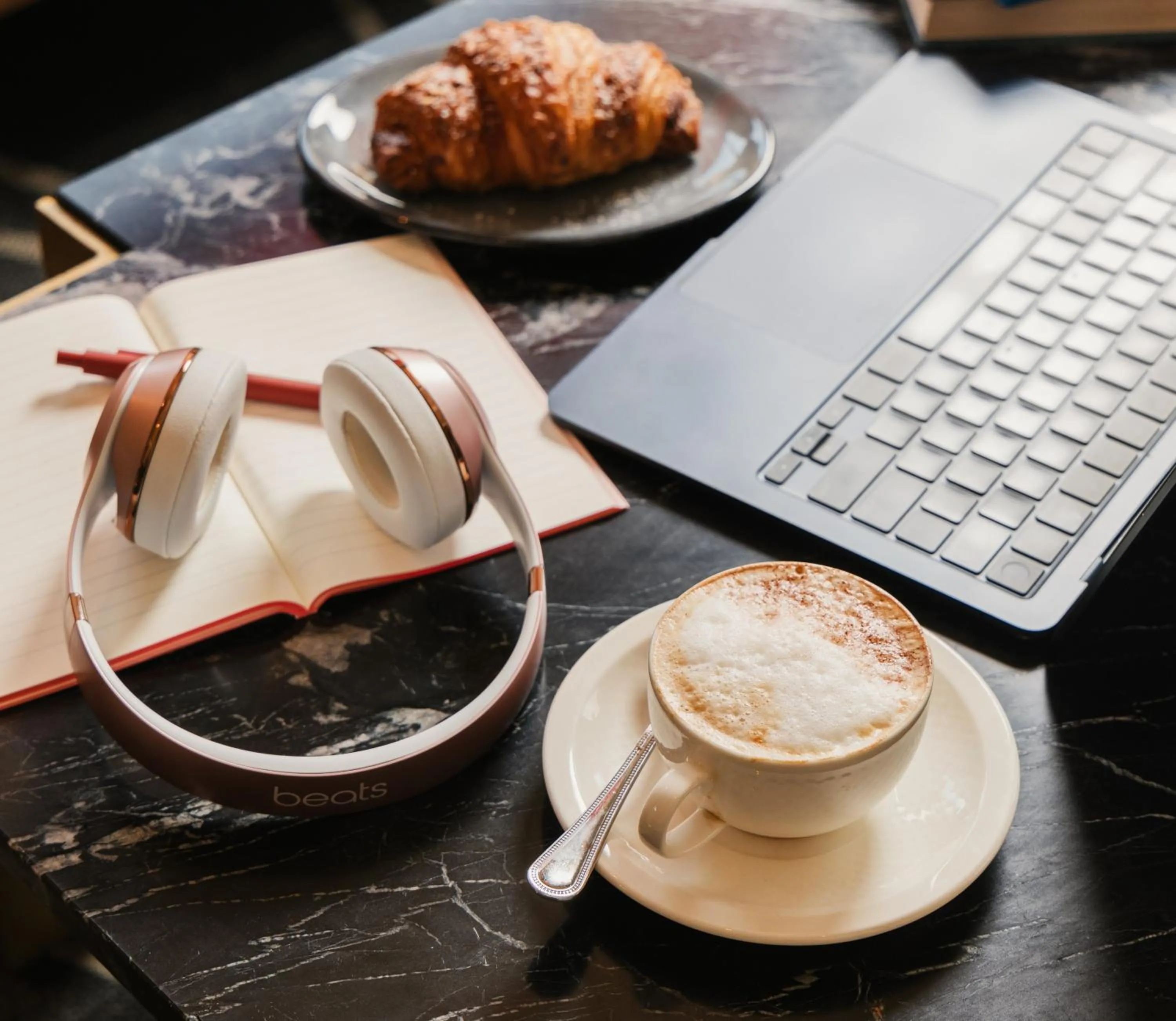 Restaurant/places to eat in Kimpton Journeyman Hotel by IHG