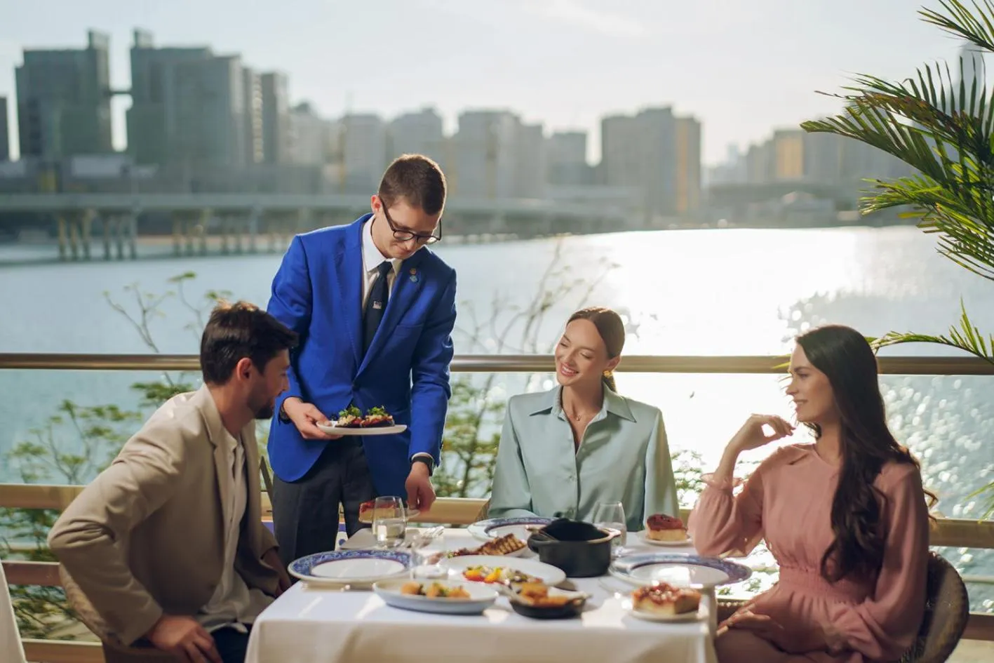 Restaurant/places to eat in Four Seasons Hotel Abu Dhabi at Al Maryah Island