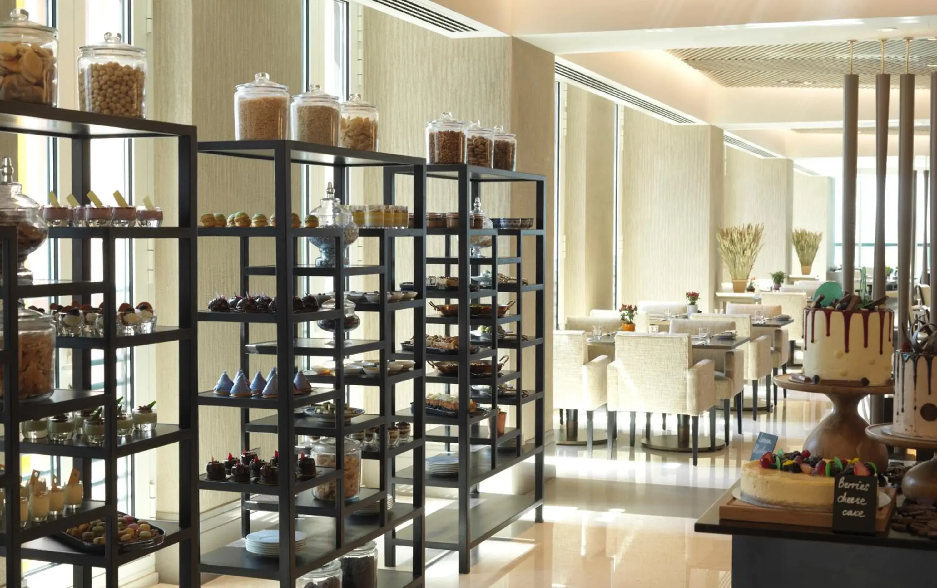 Restaurant/places to eat in Four Seasons Hotel Abu Dhabi at Al Maryah Island Restaurant/places to eat in Four Seasons Hotel Abu Dhabi at Al Maryah Island