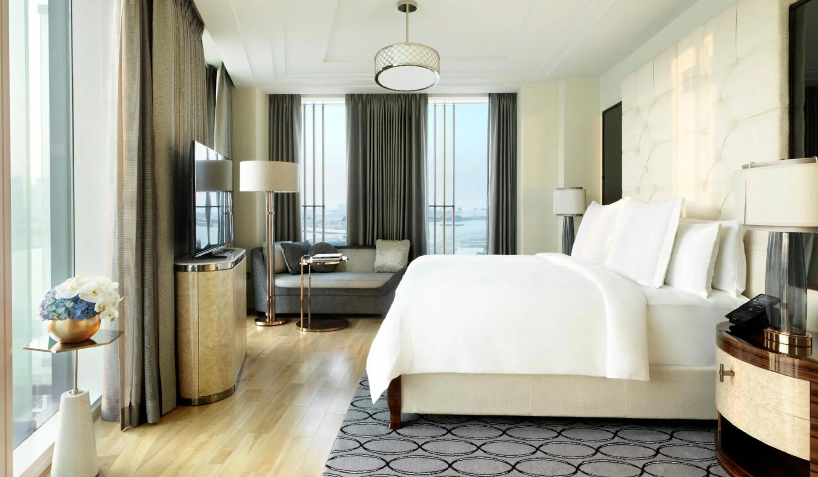 Bedroom, Bed in Four Seasons Hotel Abu Dhabi at Al Maryah Island