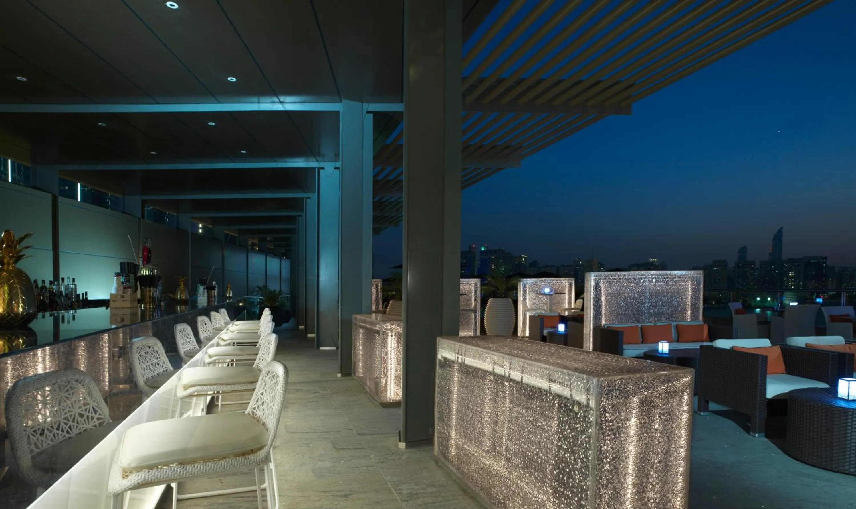 Lounge or bar in Four Seasons Hotel Abu Dhabi at Al Maryah Island