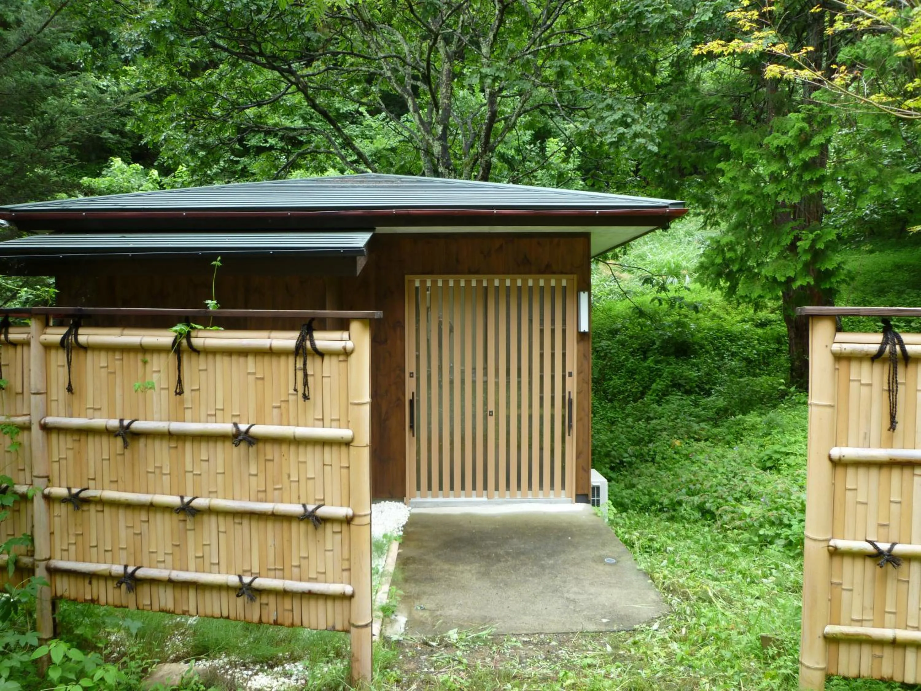 Family Room with Shared Bathroom - single occupancy in Anzuan Nishida