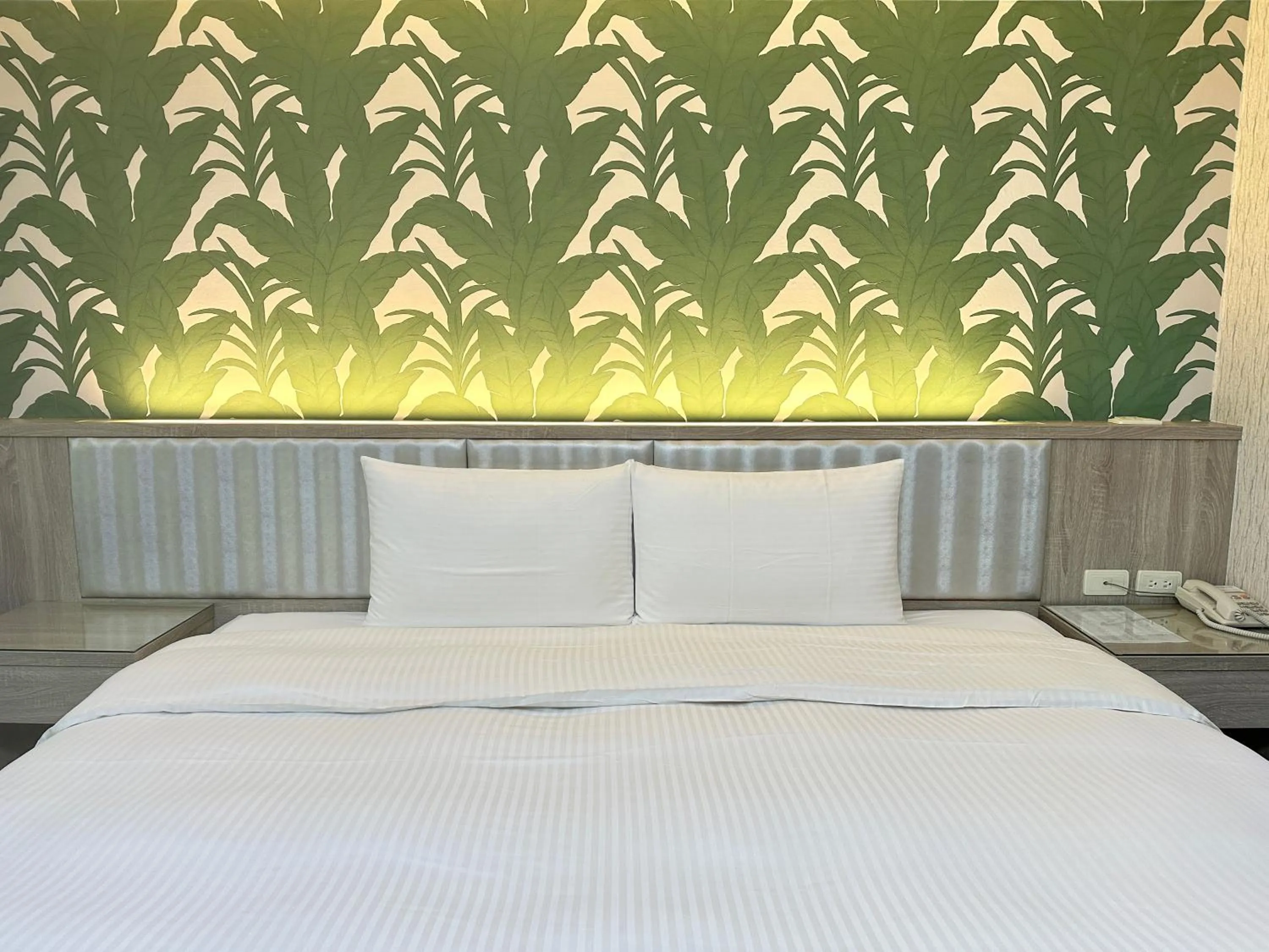 Property building, Bed in Mei Hotel