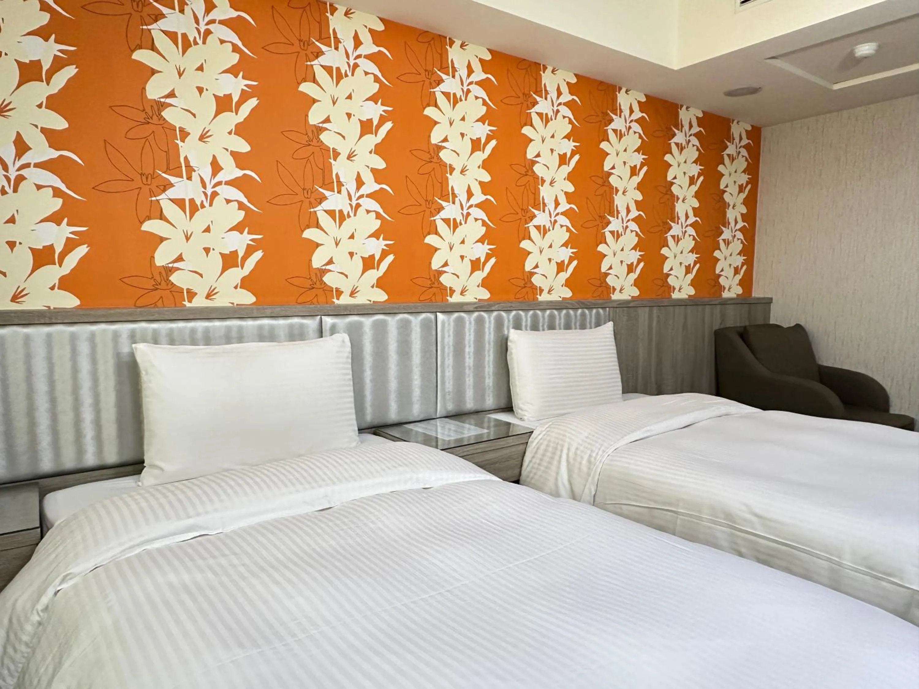 Property building, Bed in Mei Hotel