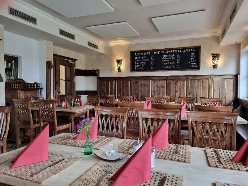 Restaurant/places to eat in Arcus Hotel München Messe