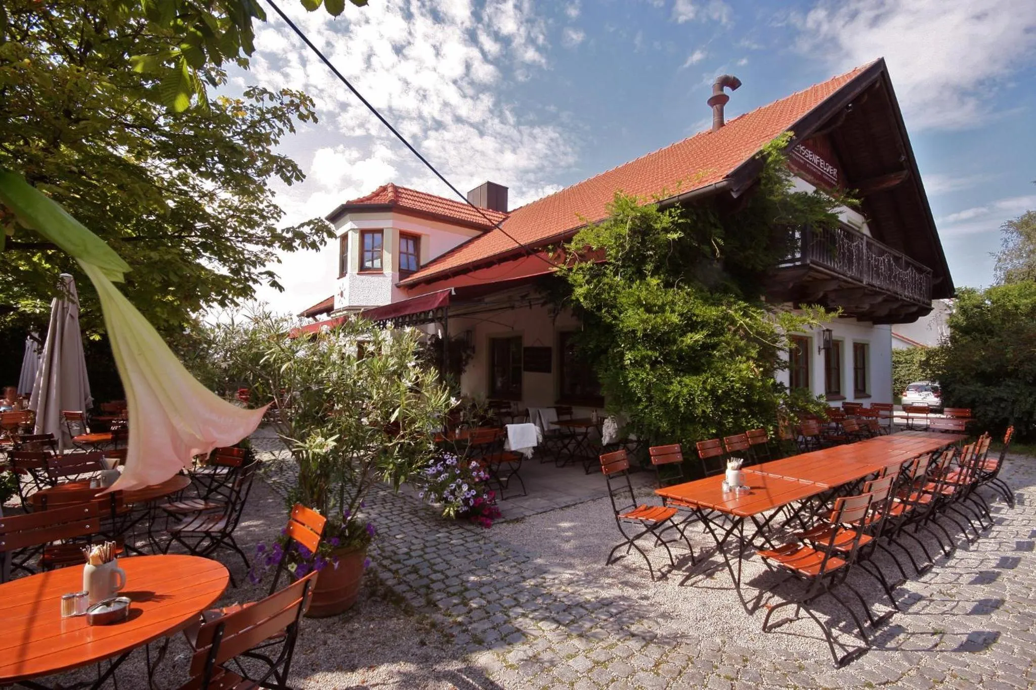 Restaurant/places to eat in Arcus Hotel München Messe