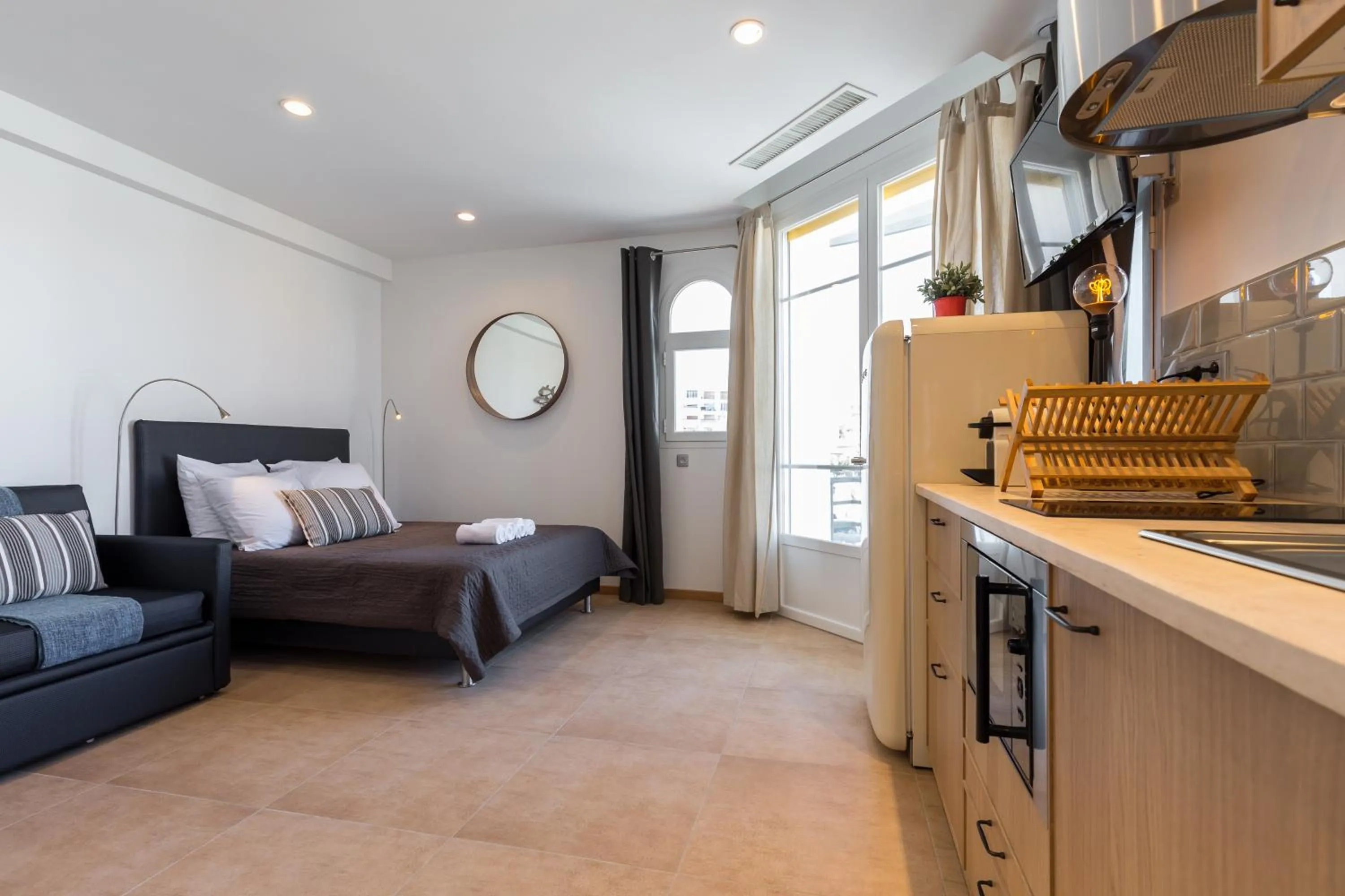 Photo of the whole room, Bed in Palais Saint Pierre