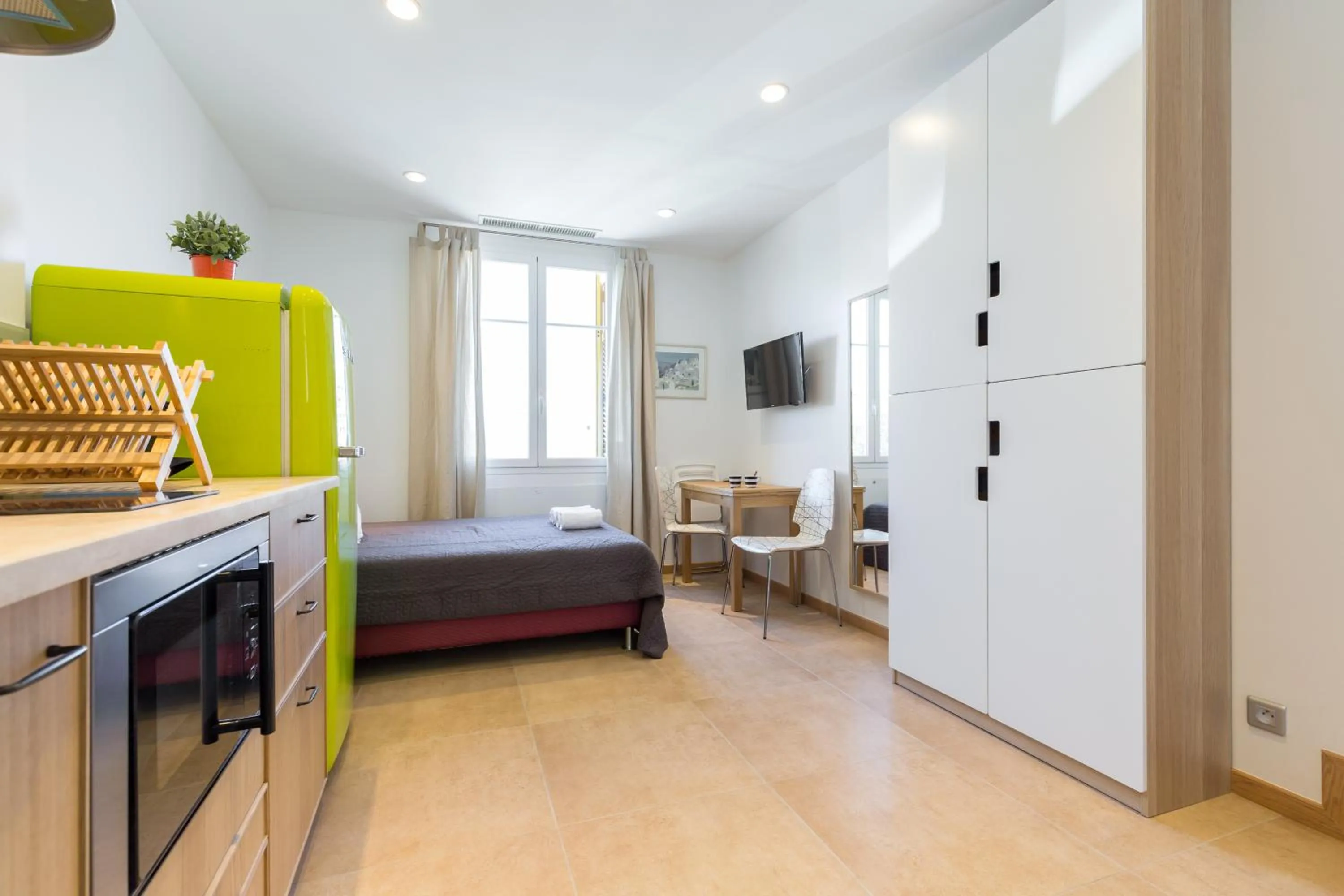 Photo of the whole room, Bed in Palais Saint Pierre