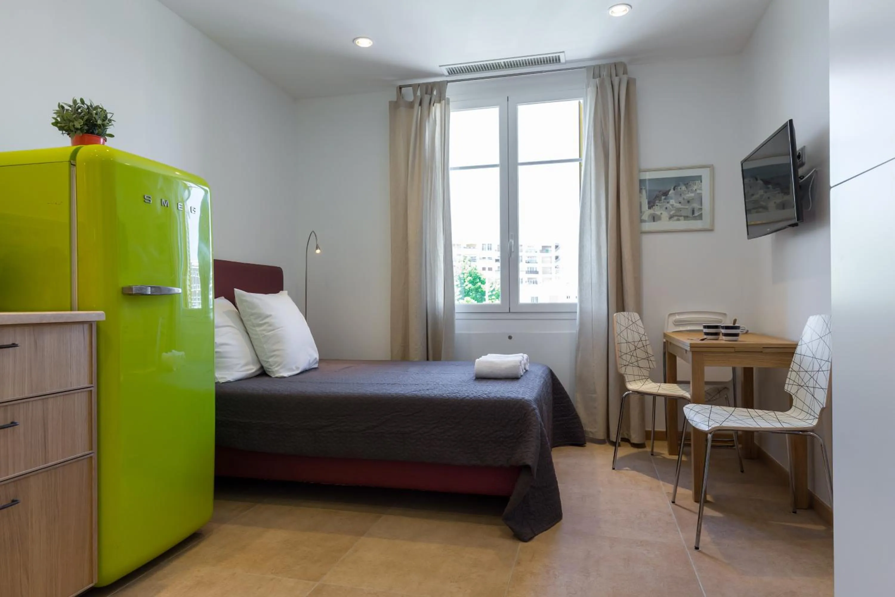 Photo of the whole room, Bed in Palais Saint Pierre