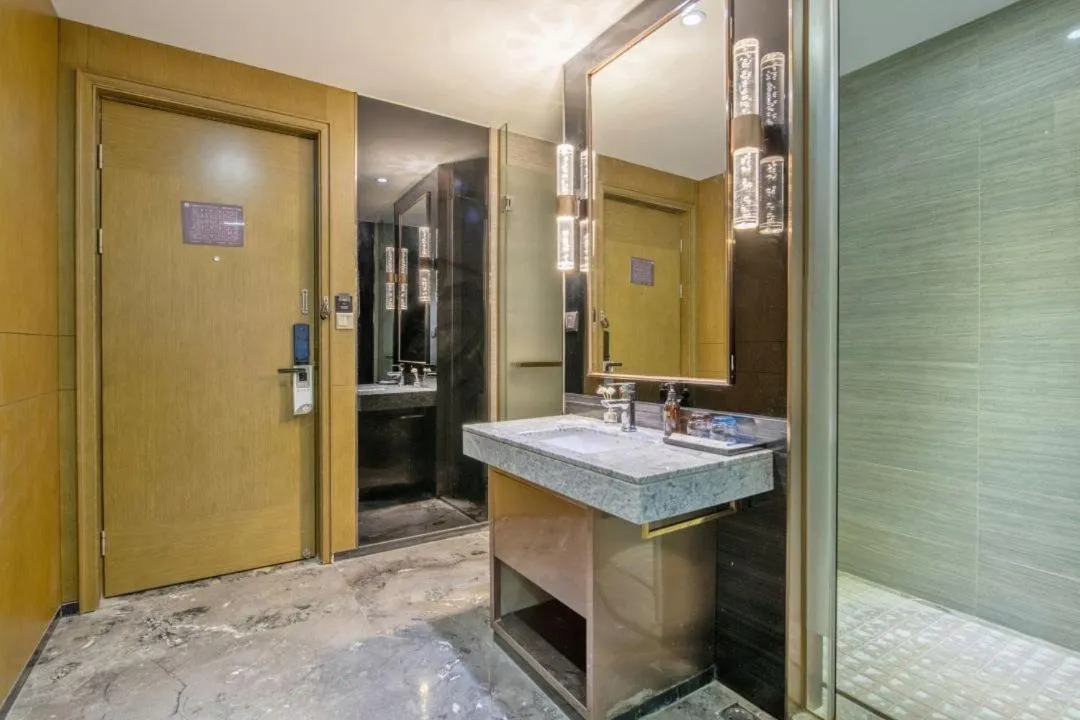 lnsail Hotel Shenzhen Luohu Port Railway Station