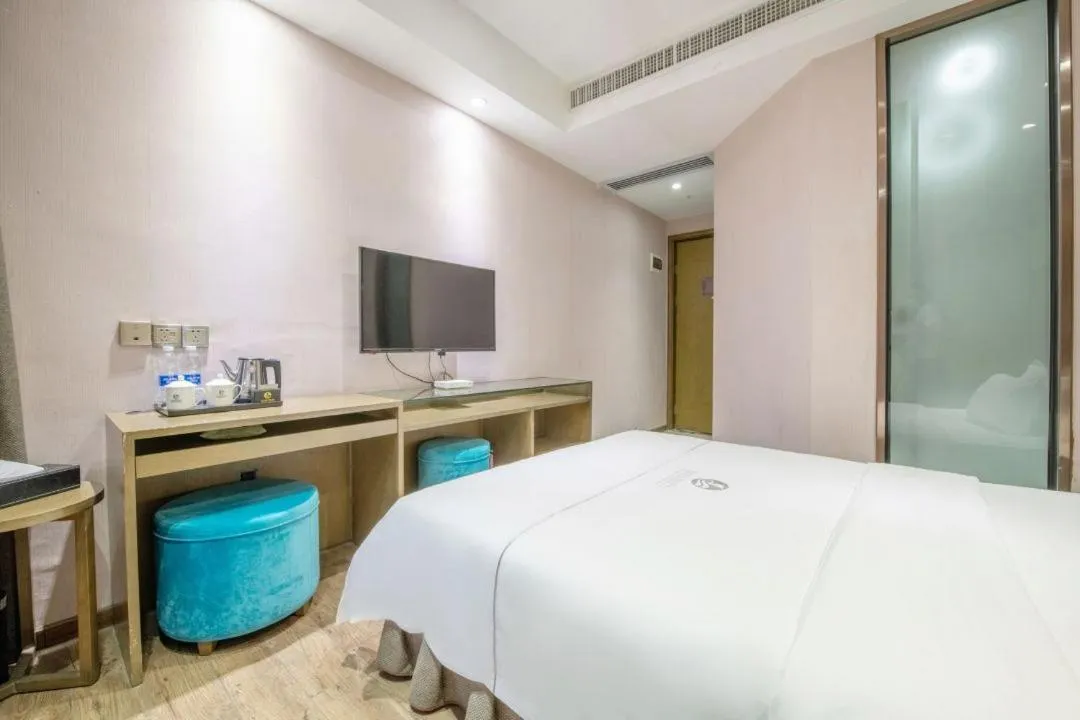 Bed in lnsail Hotel Shenzhen Luohu Port Railway Station