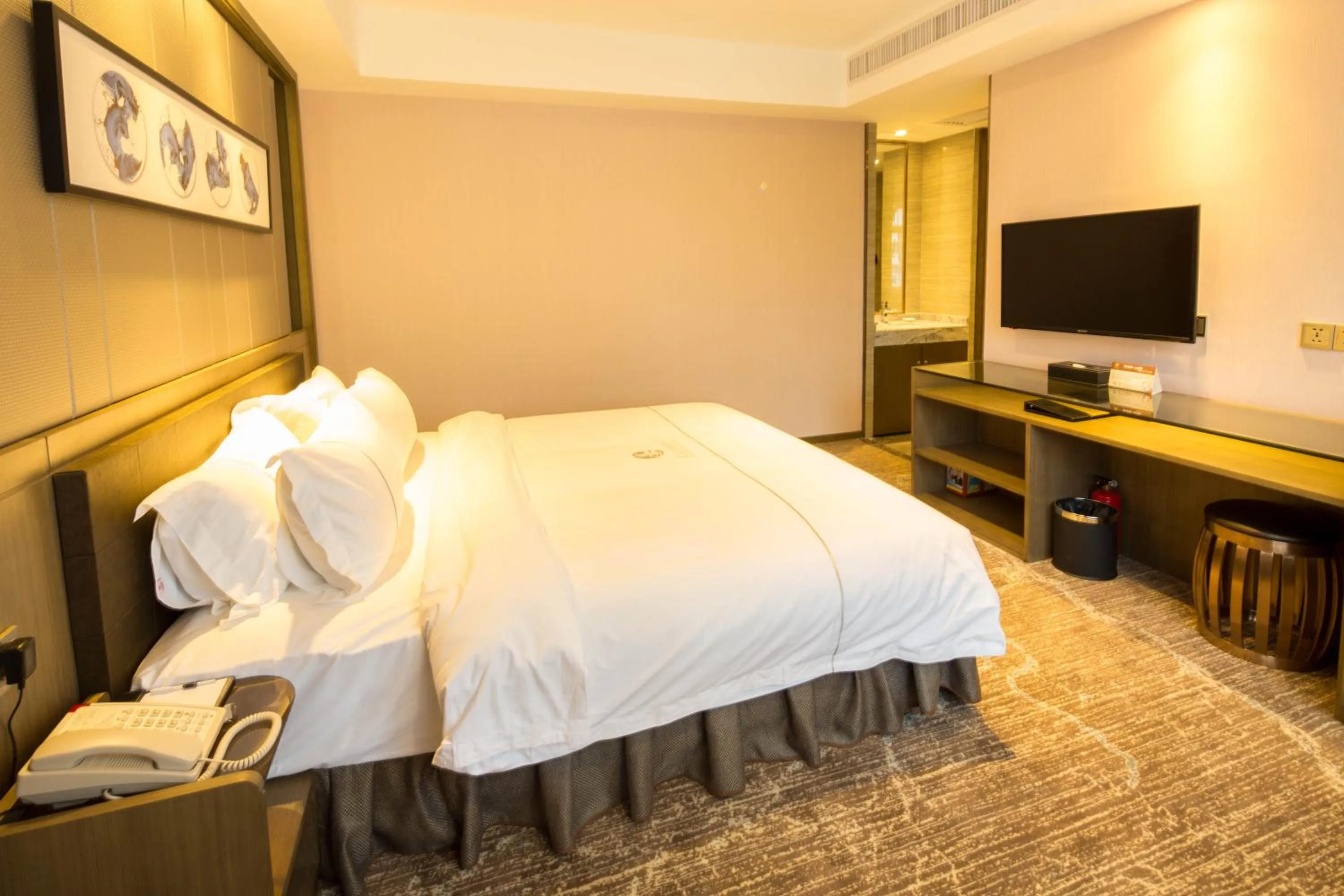 Photo of the whole room in lnsail Hotel Shenzhen Luohu Port Railway Station