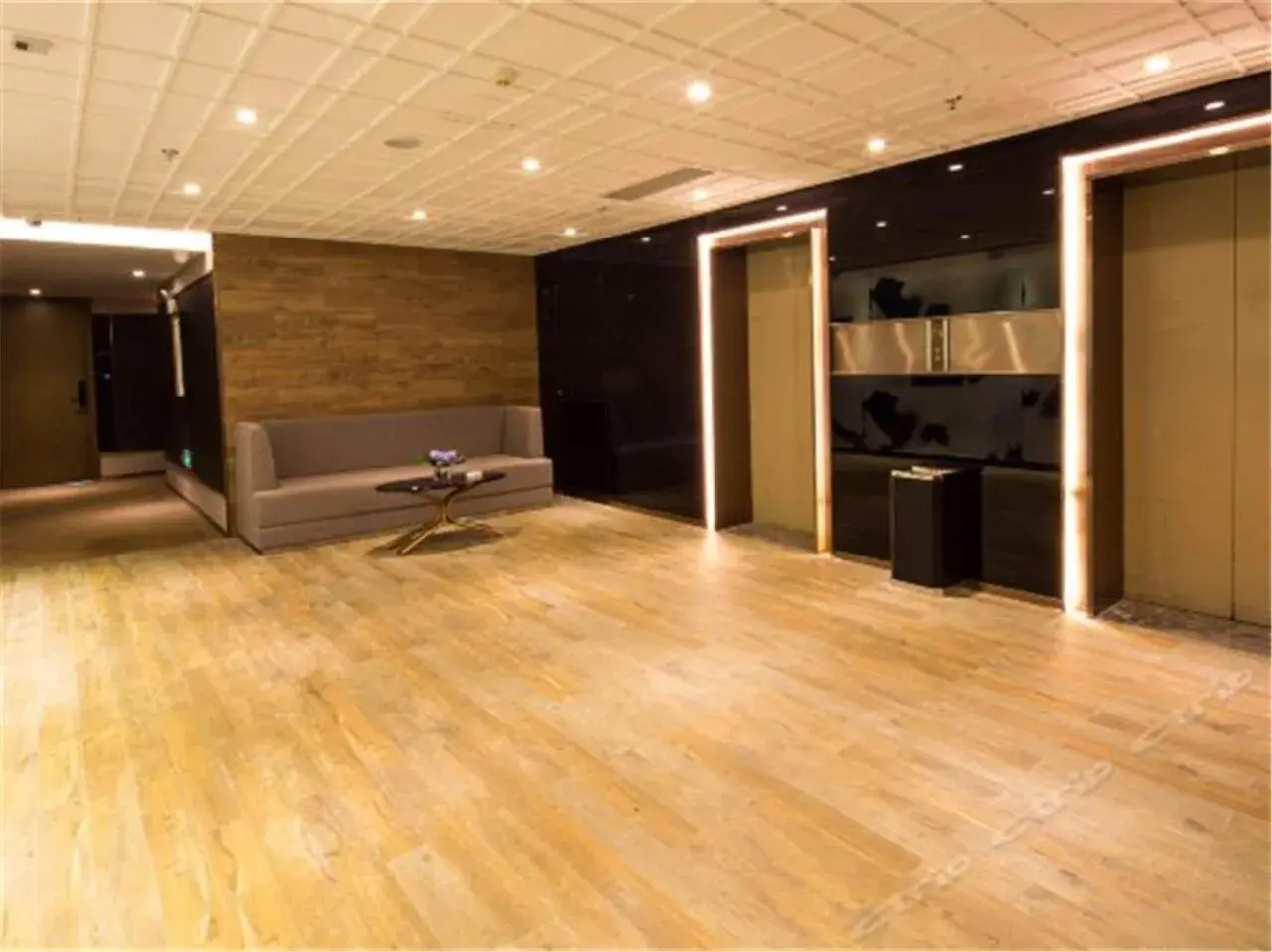 Lounge or bar in lnsail Hotel Shenzhen Luohu Port Railway Station Lounge or bar in lnsail Hotel Shenzhen Luohu Port Railway Station